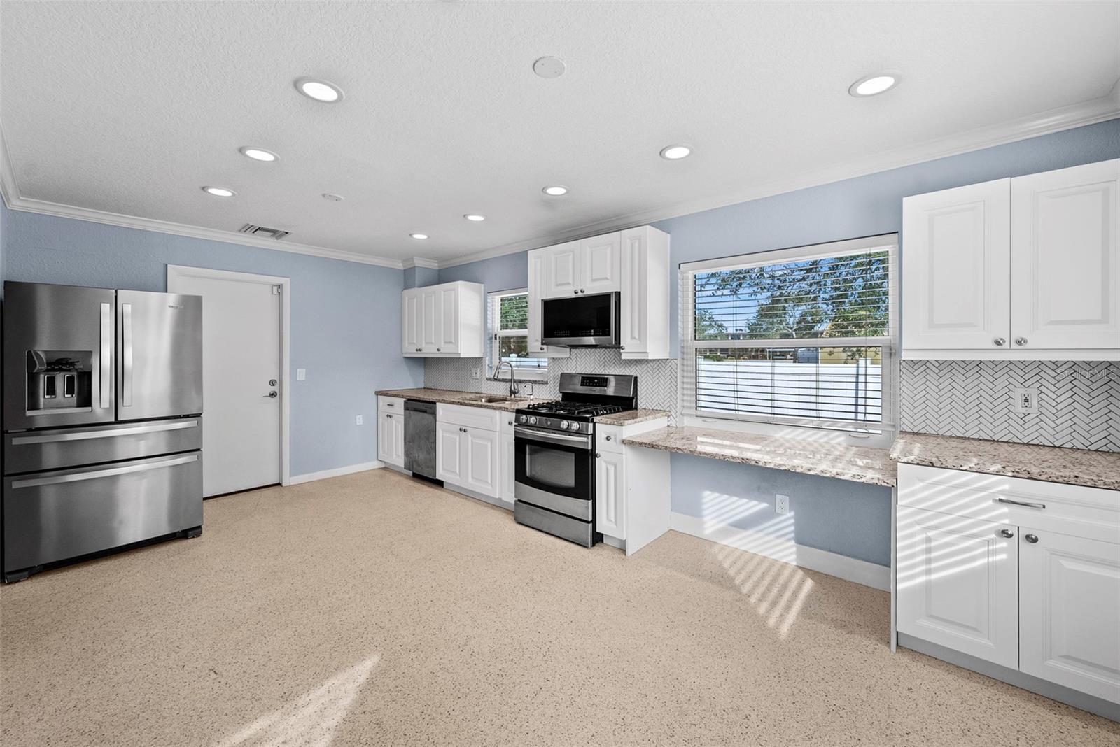 Image 20 of 34 For 7499 Oak Street Ne