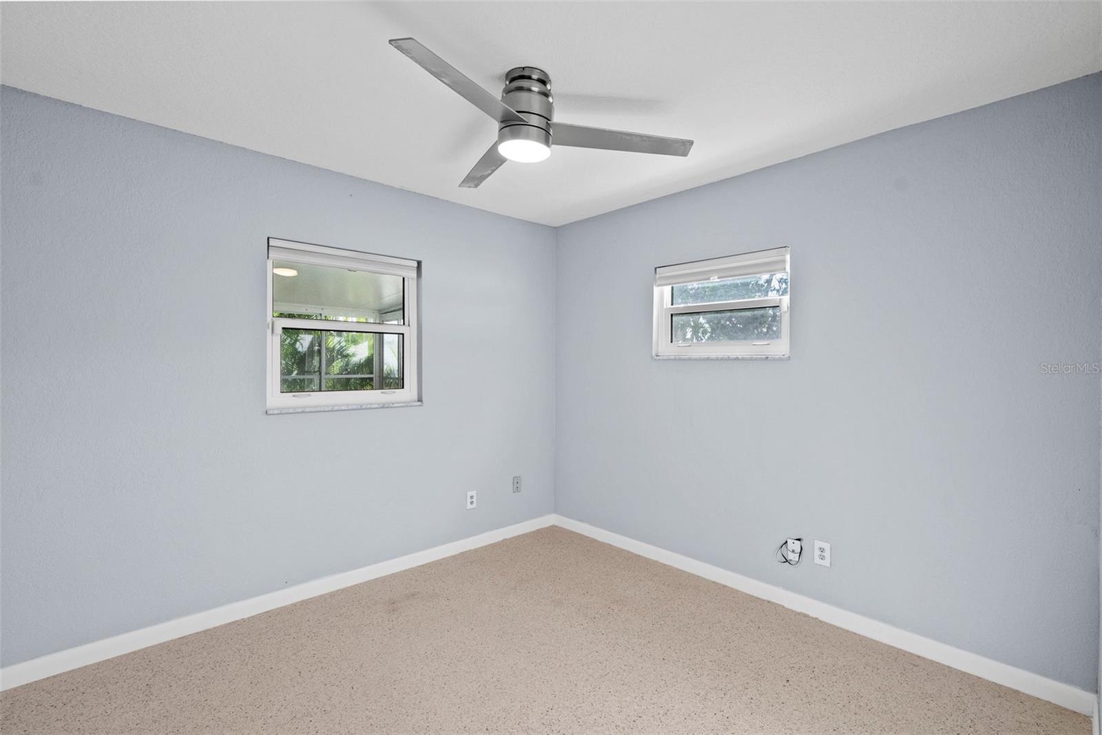 Image 27 of 34 For 7499 Oak Street Ne