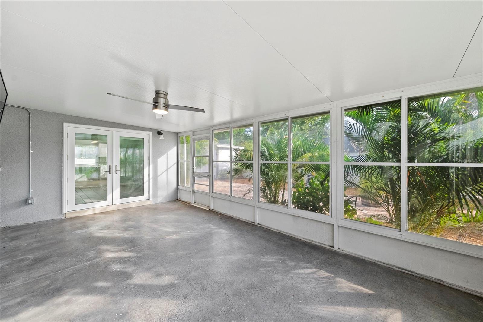 Image 29 of 34 For 7499 Oak Street Ne