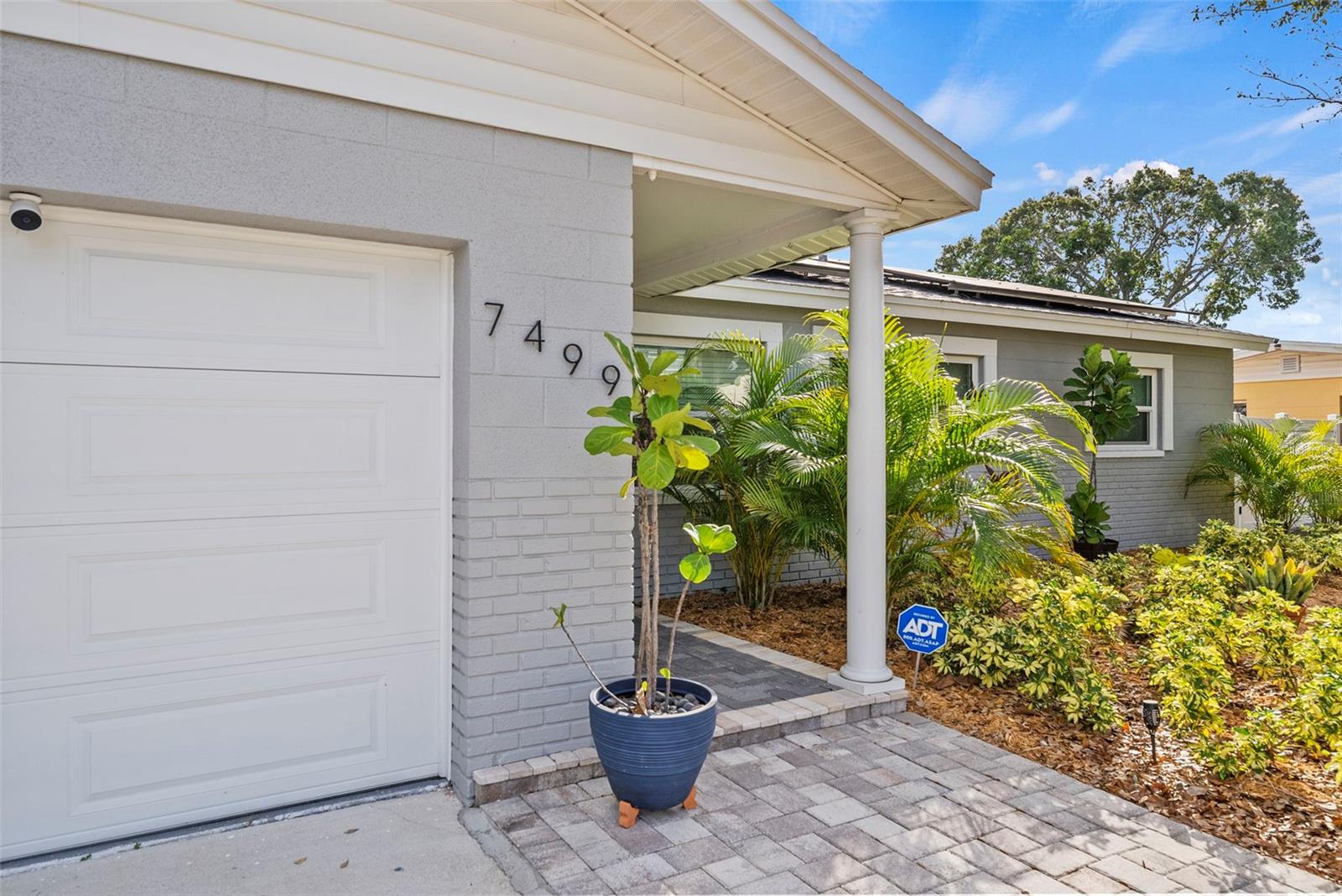 Image 3 of 34 For 7499 Oak Street Ne