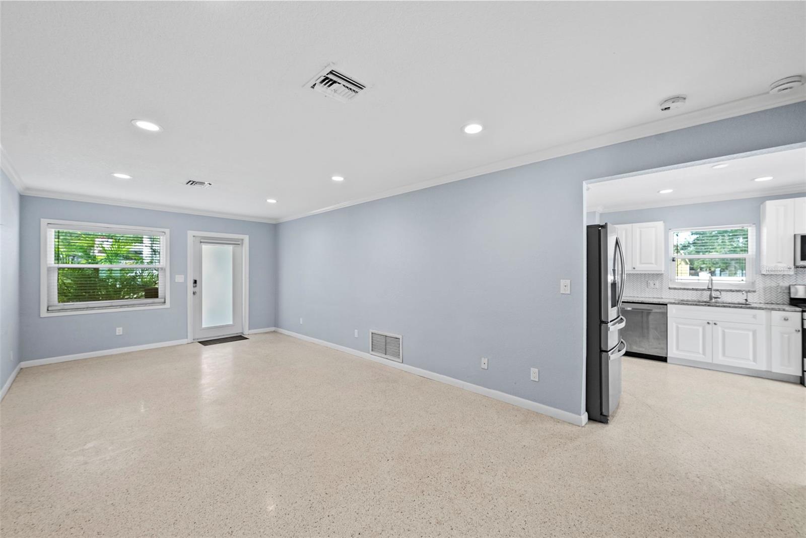 Image 5 of 34 For 7499 Oak Street Ne