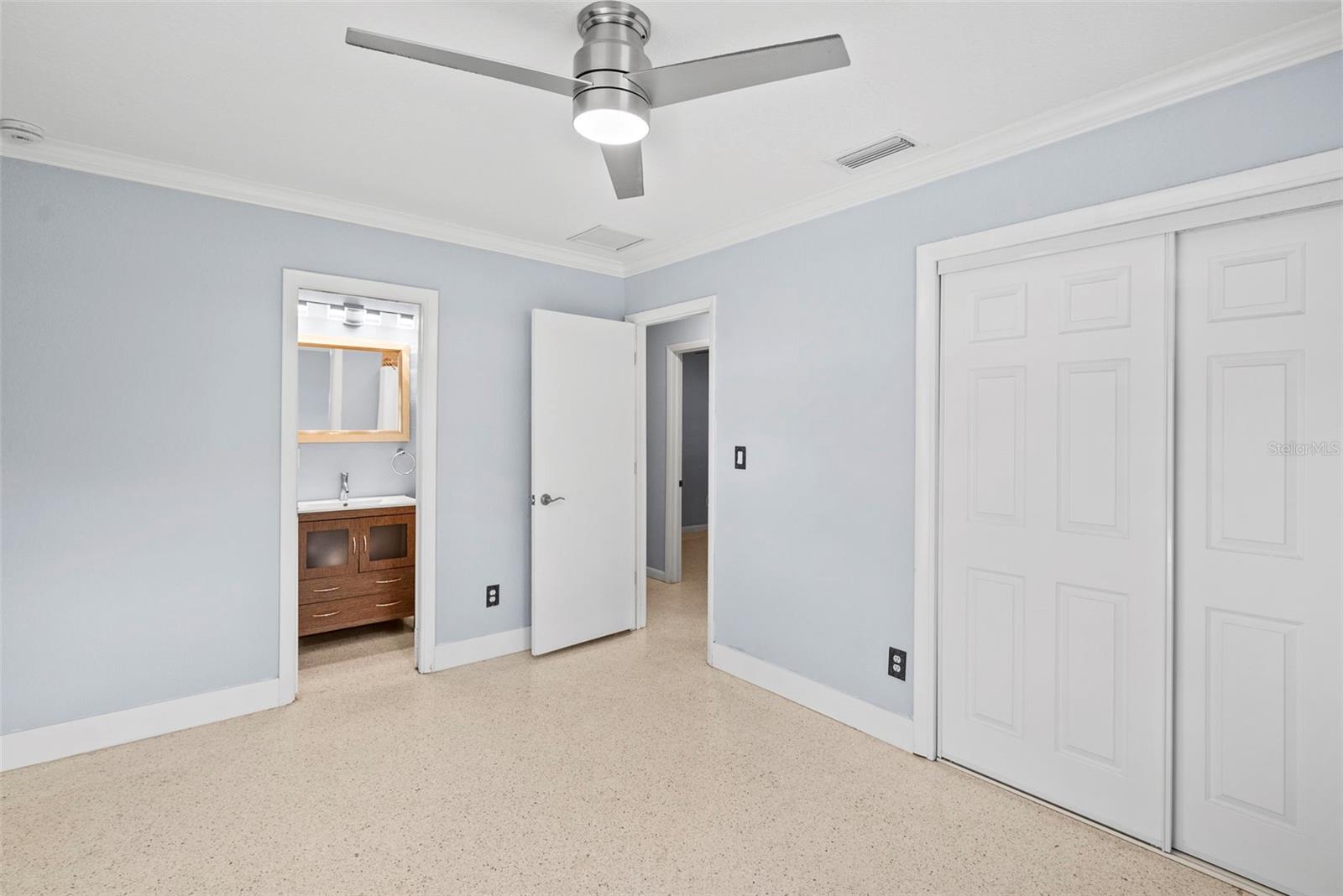 Image 9 of 34 For 7499 Oak Street Ne