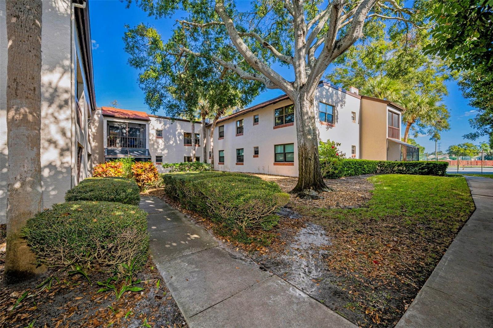 Image 32 of 42 For 2971 Estancia Boulevard 418