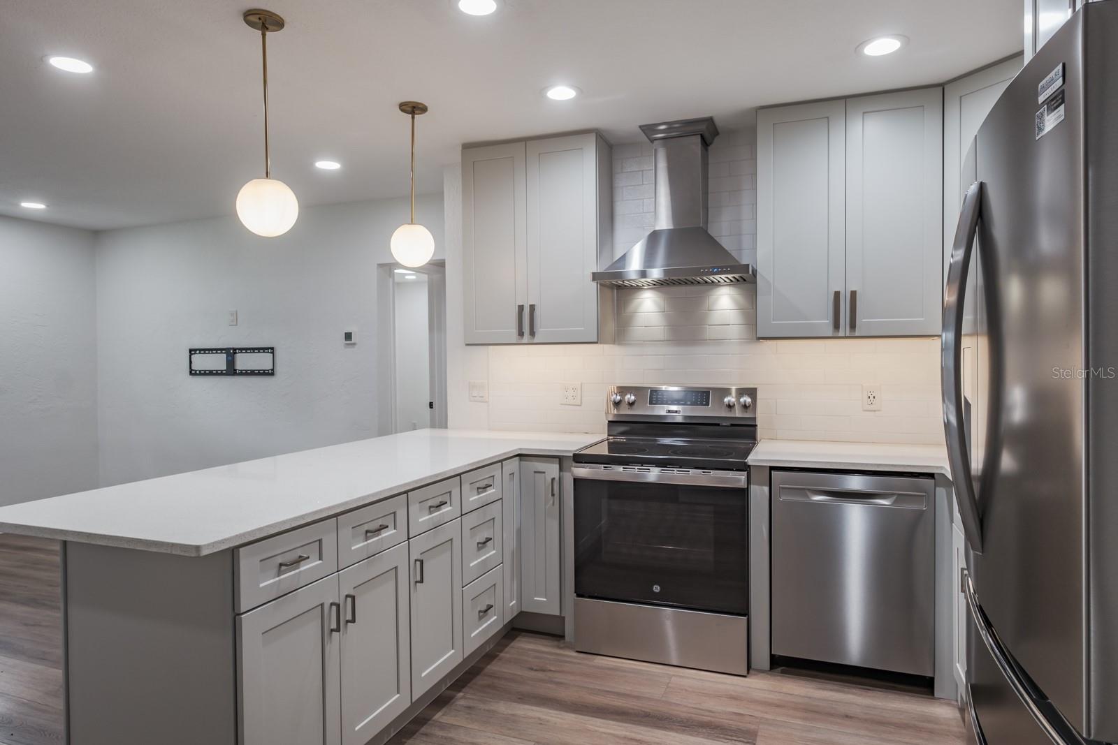 Image 12 of 28 For 781 40th Avenue Ne