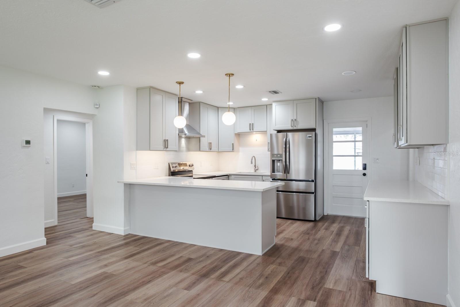 Image 7 of 28 For 781 40th Avenue Ne