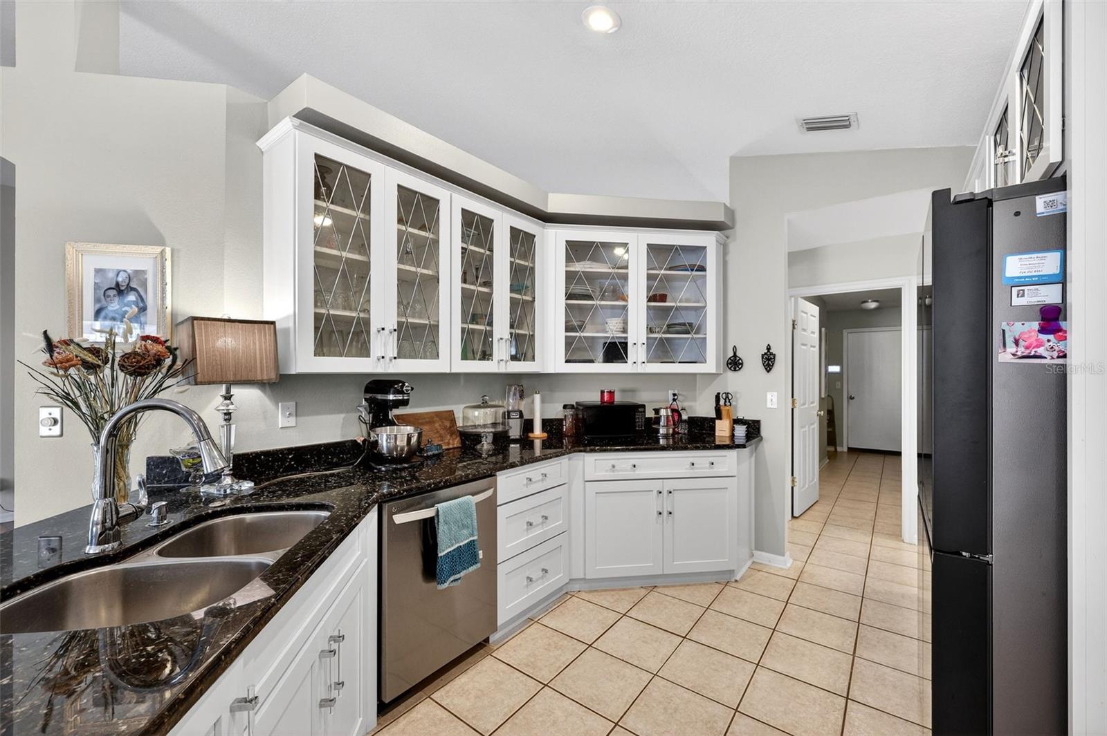 Listing photo id 8 for 2630 Allwood Avenue