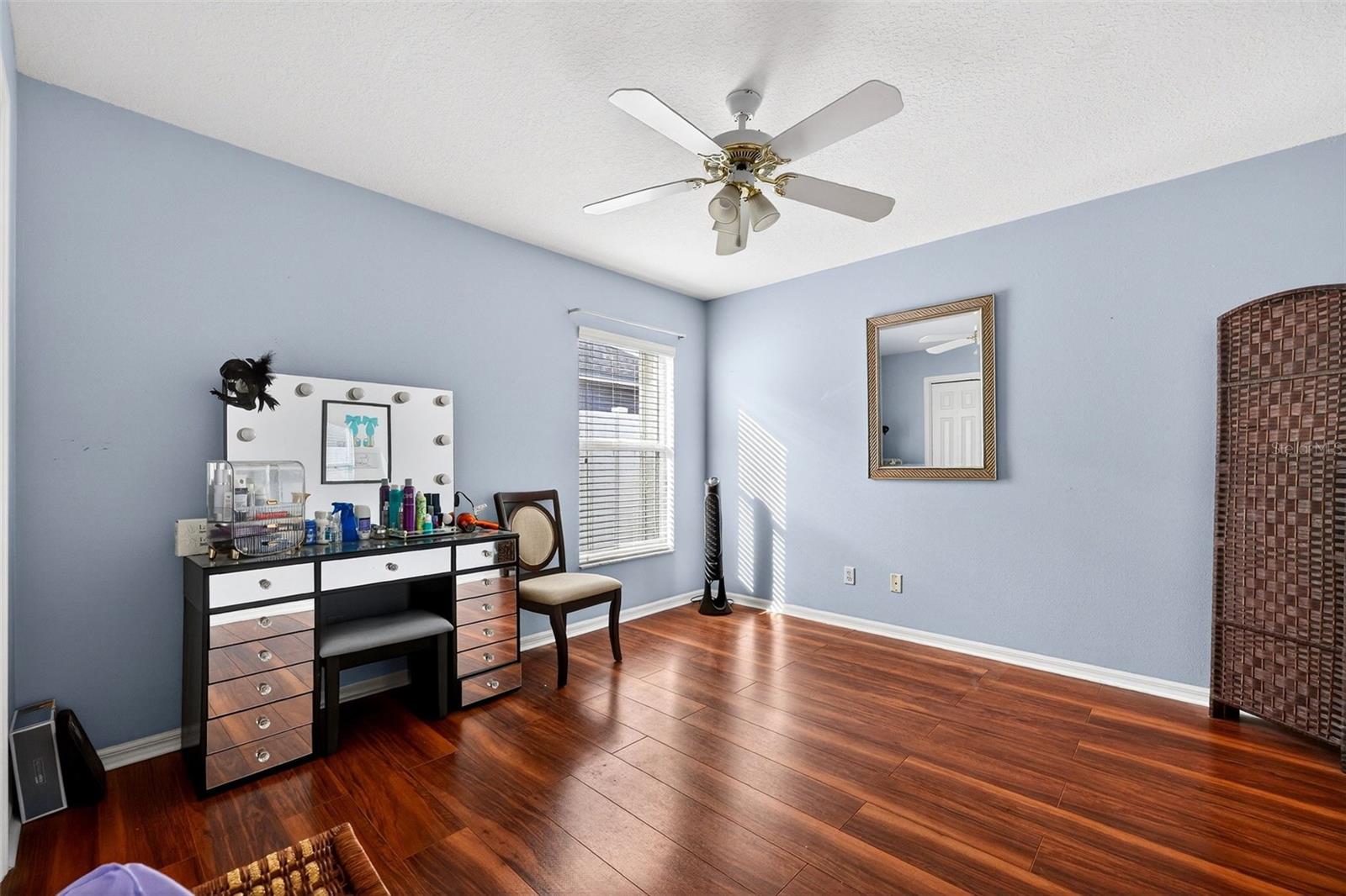 Listing photo id 17 for 2630 Allwood Avenue