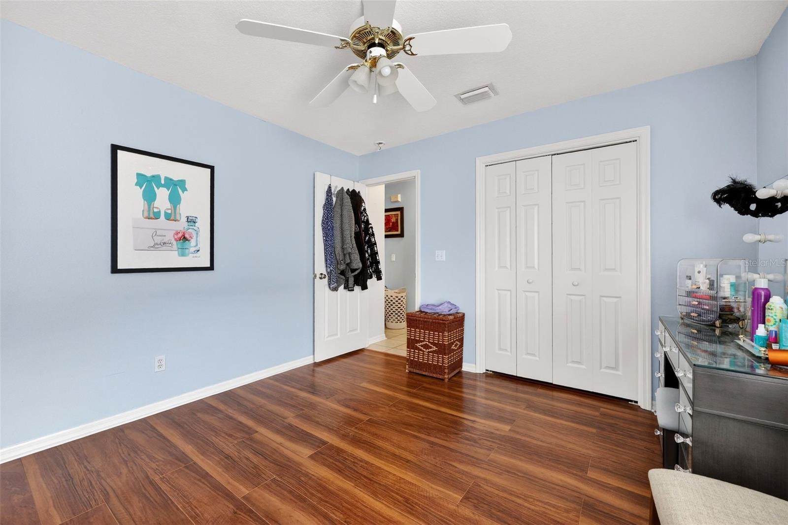 Listing photo id 18 for 2630 Allwood Avenue