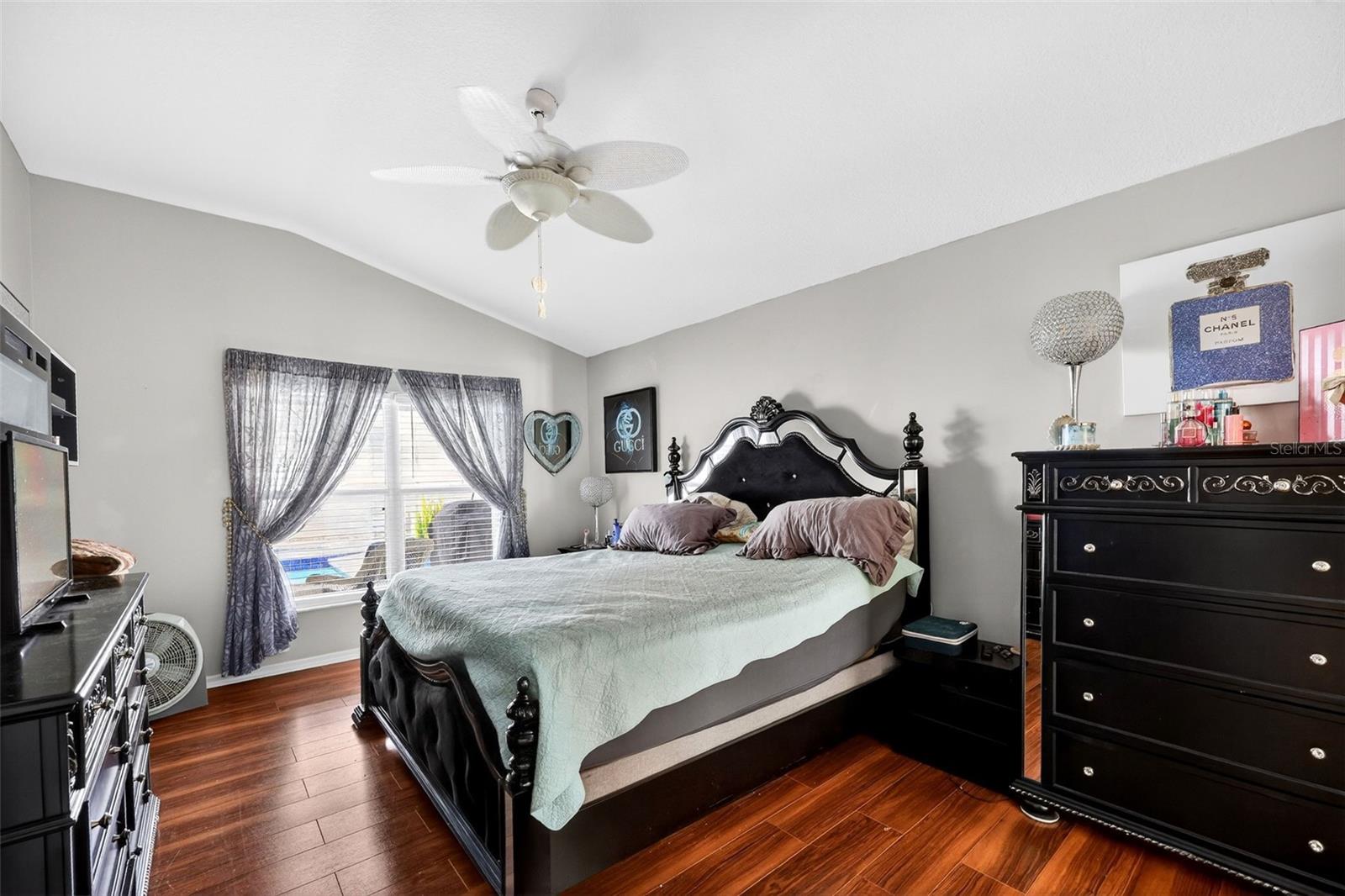 Listing photo id 20 for 2630 Allwood Avenue