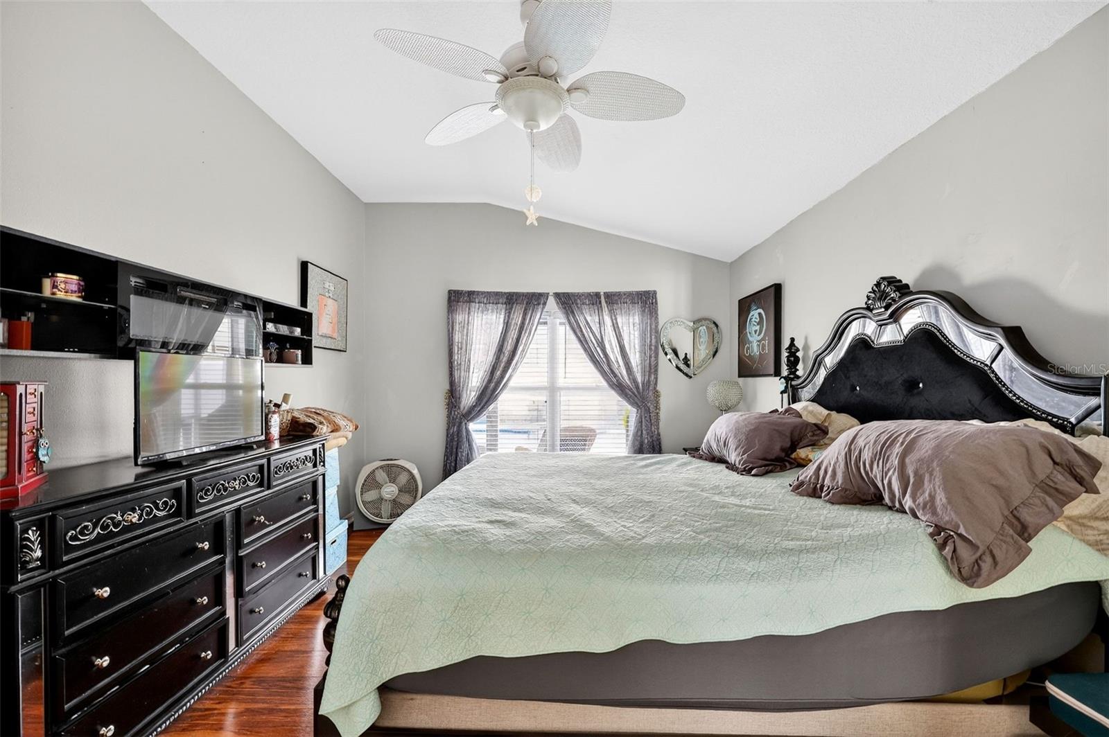 Listing photo id 21 for 2630 Allwood Avenue