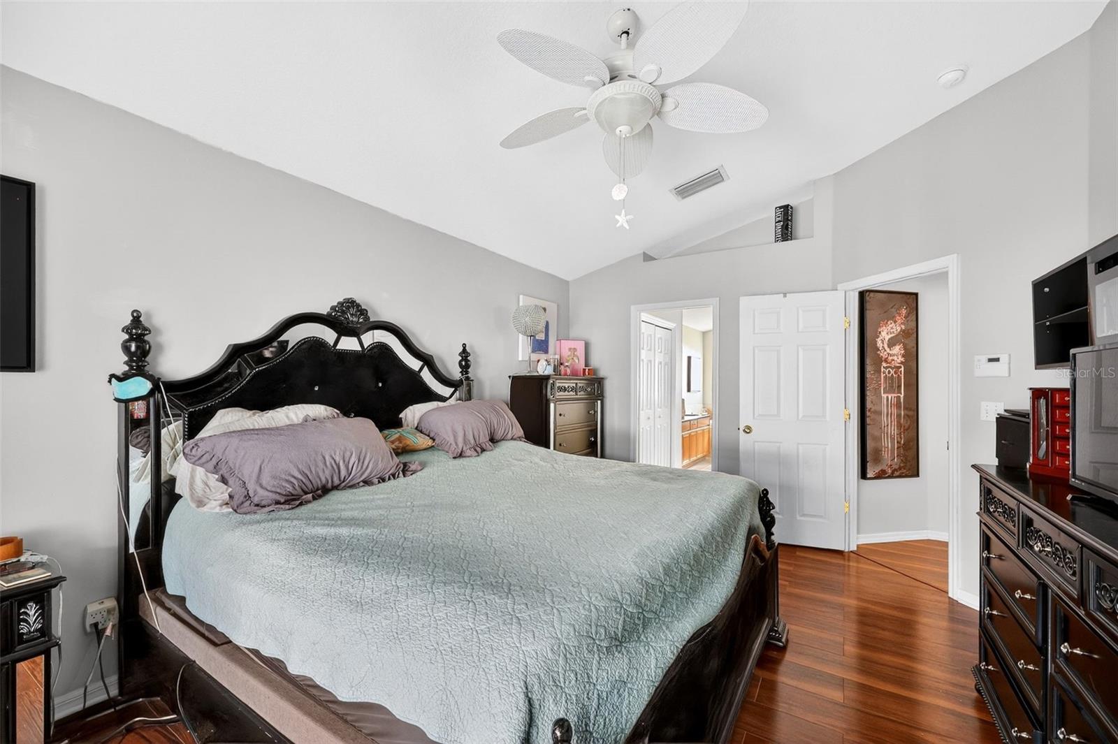 Listing photo id 22 for 2630 Allwood Avenue