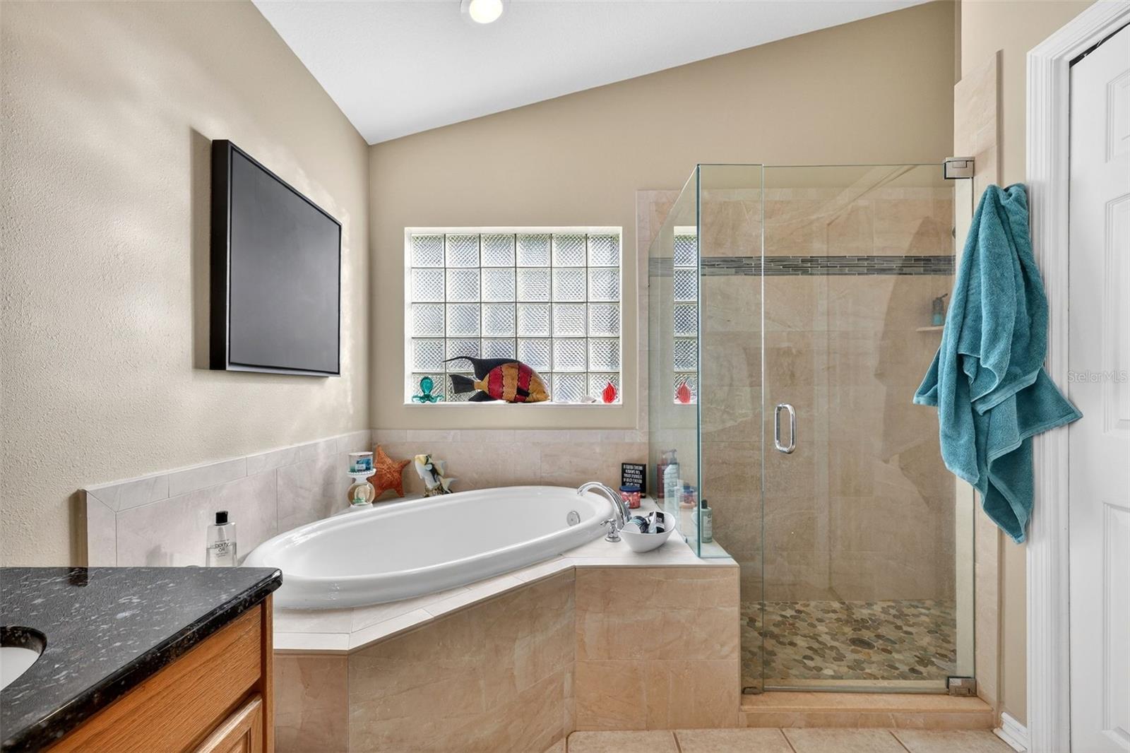 Listing photo id 24 for 2630 Allwood Avenue