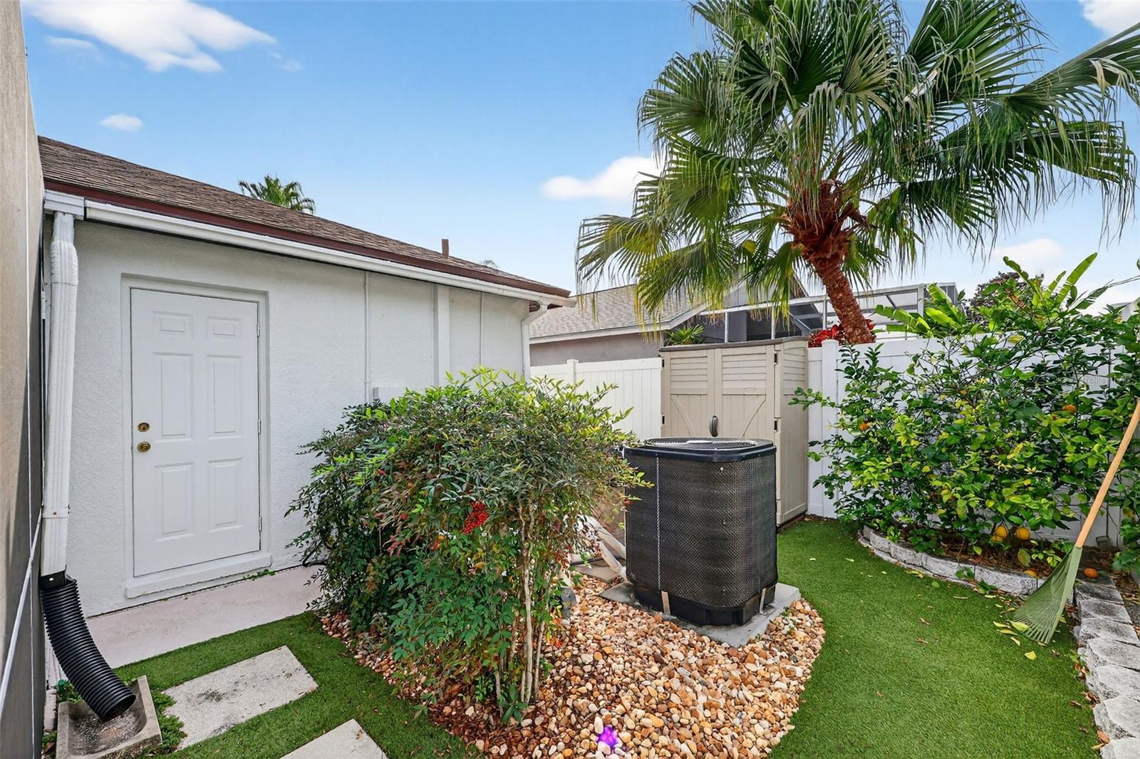 Listing photo id 31 for 2630 Allwood Avenue