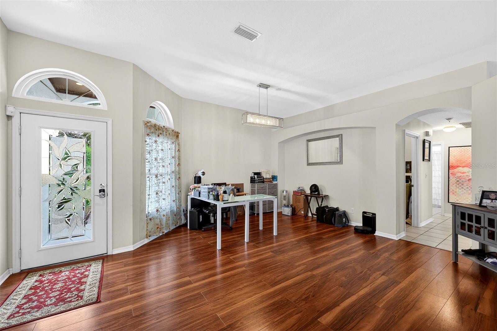 Listing photo id 5 for 2630 Allwood Avenue