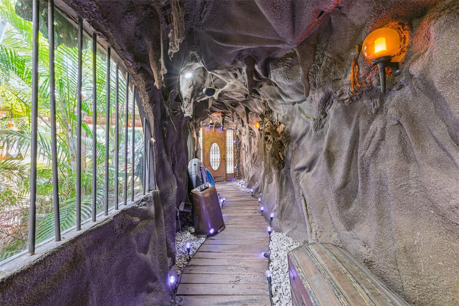 Listing photo id 9 for 7061 62nd Street N