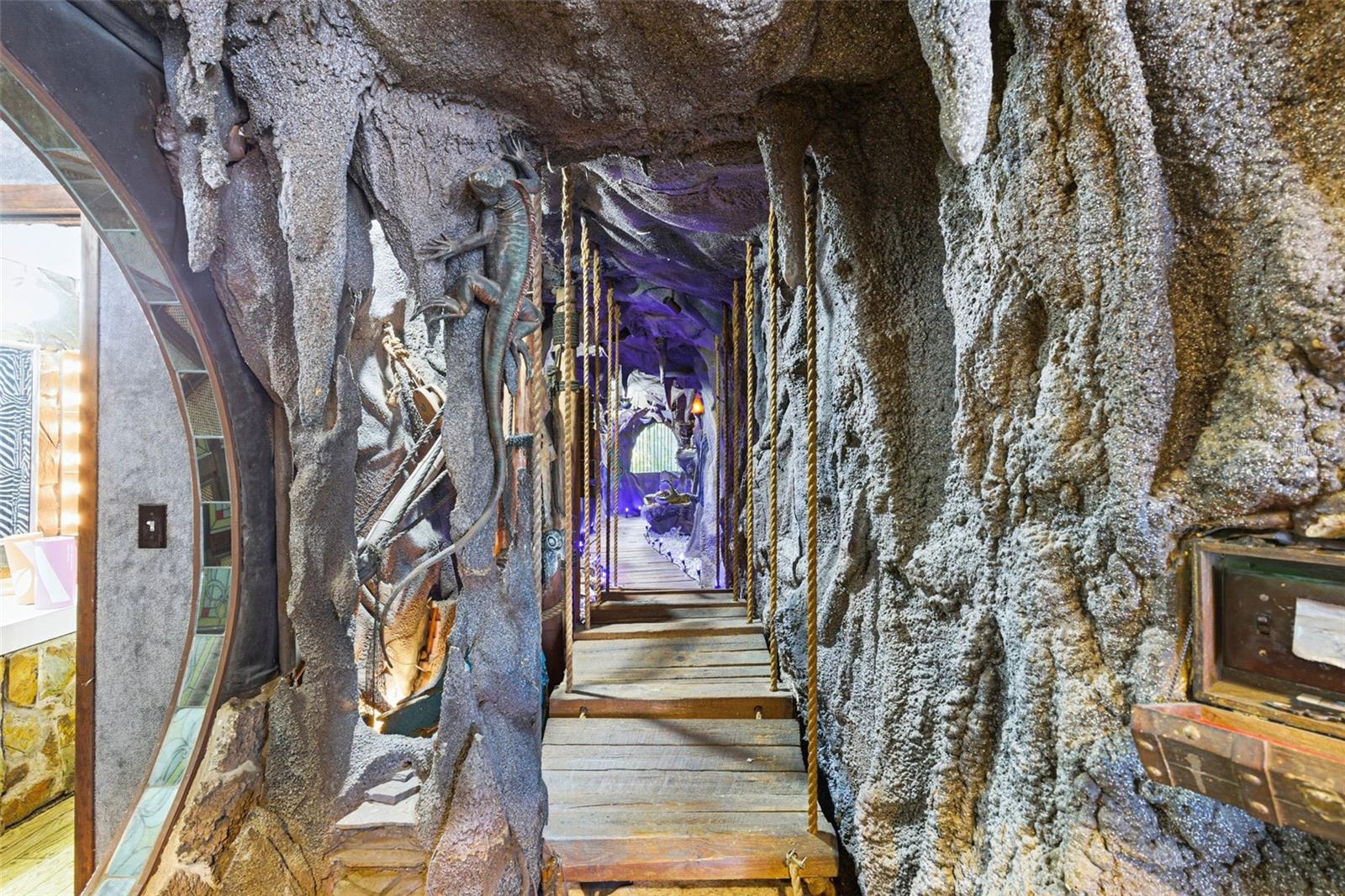 Listing photo id 11 for 7061 62nd Street N