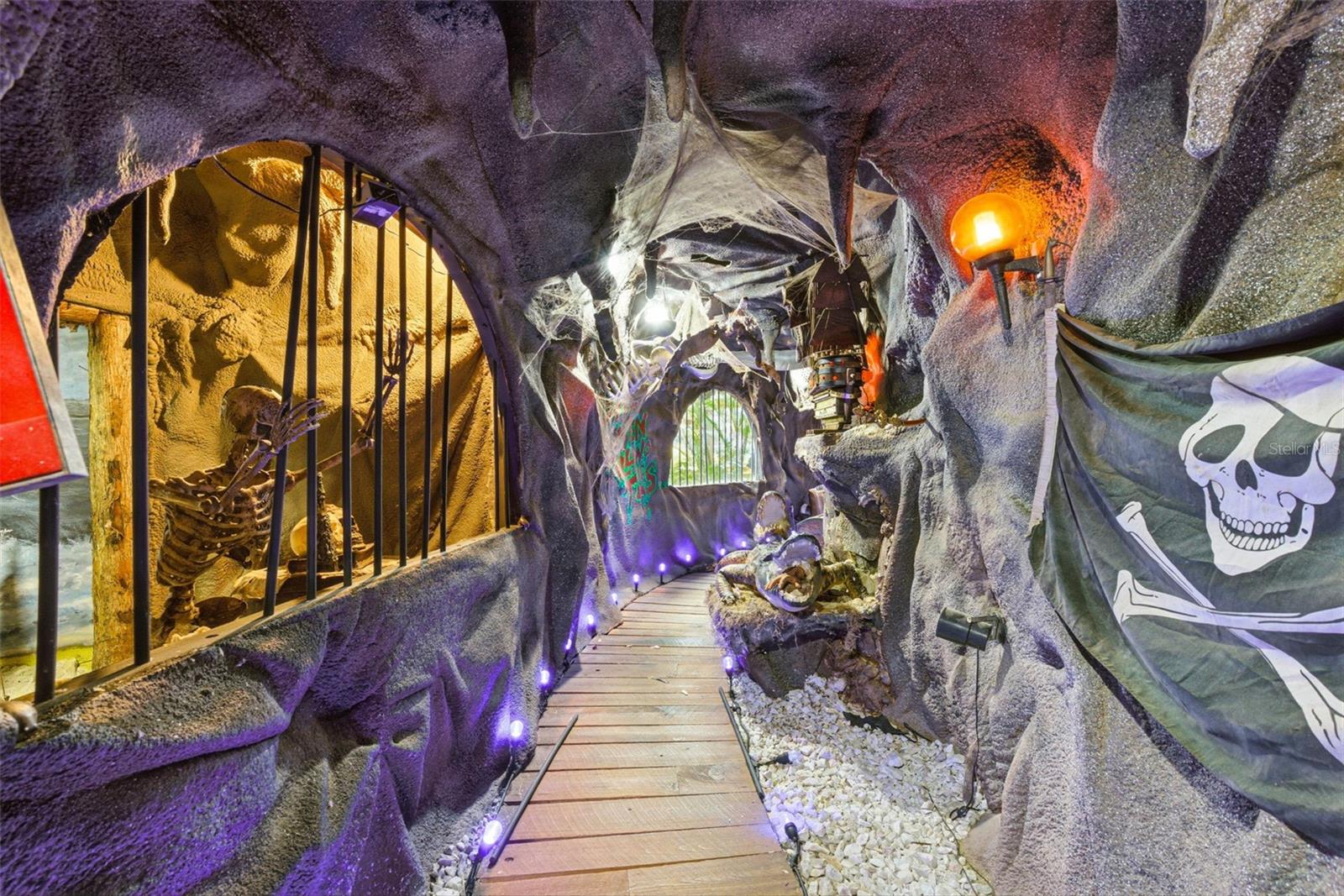 Listing photo id 12 for 7061 62nd Street N