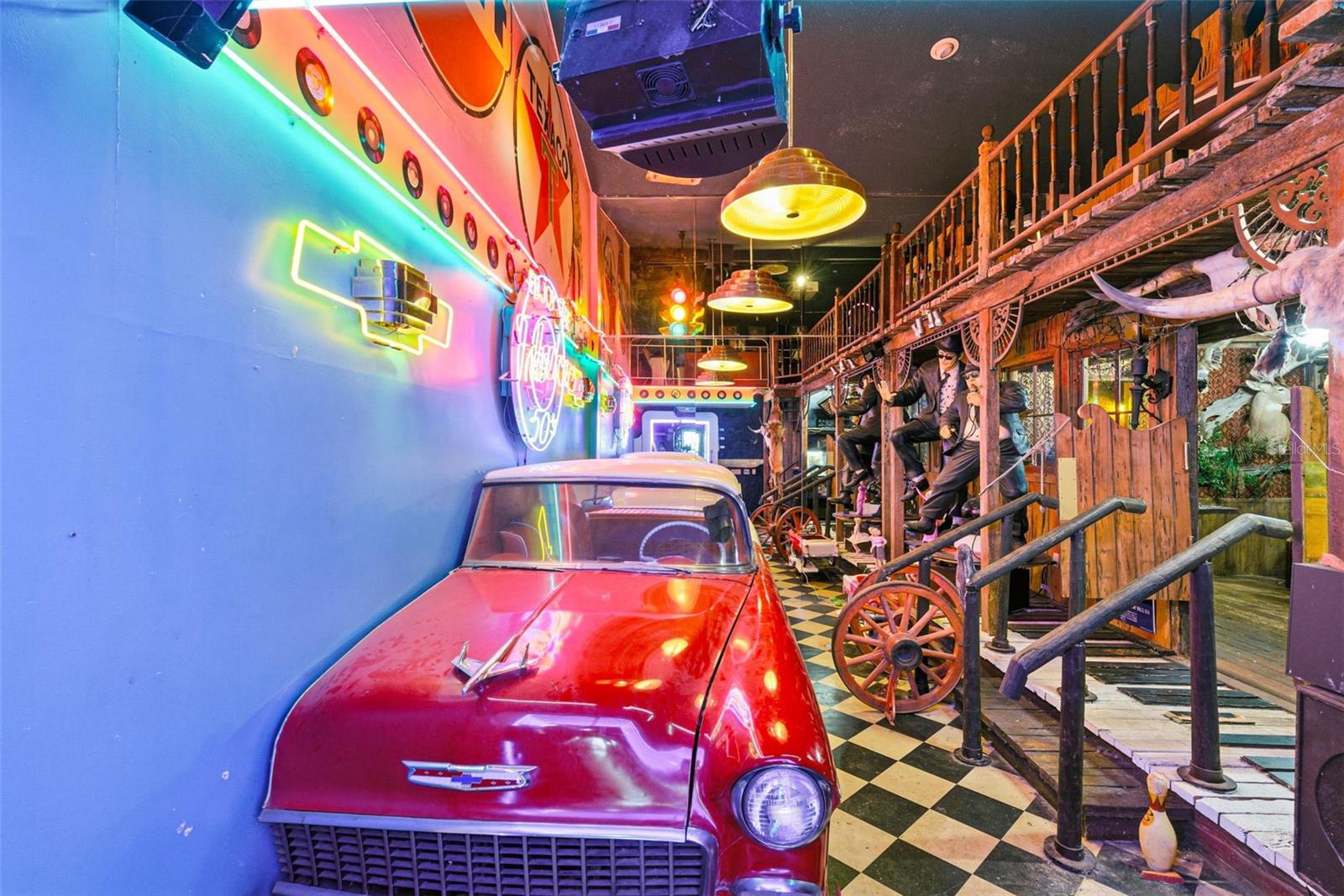 Listing photo id 13 for 7061 62nd Street N