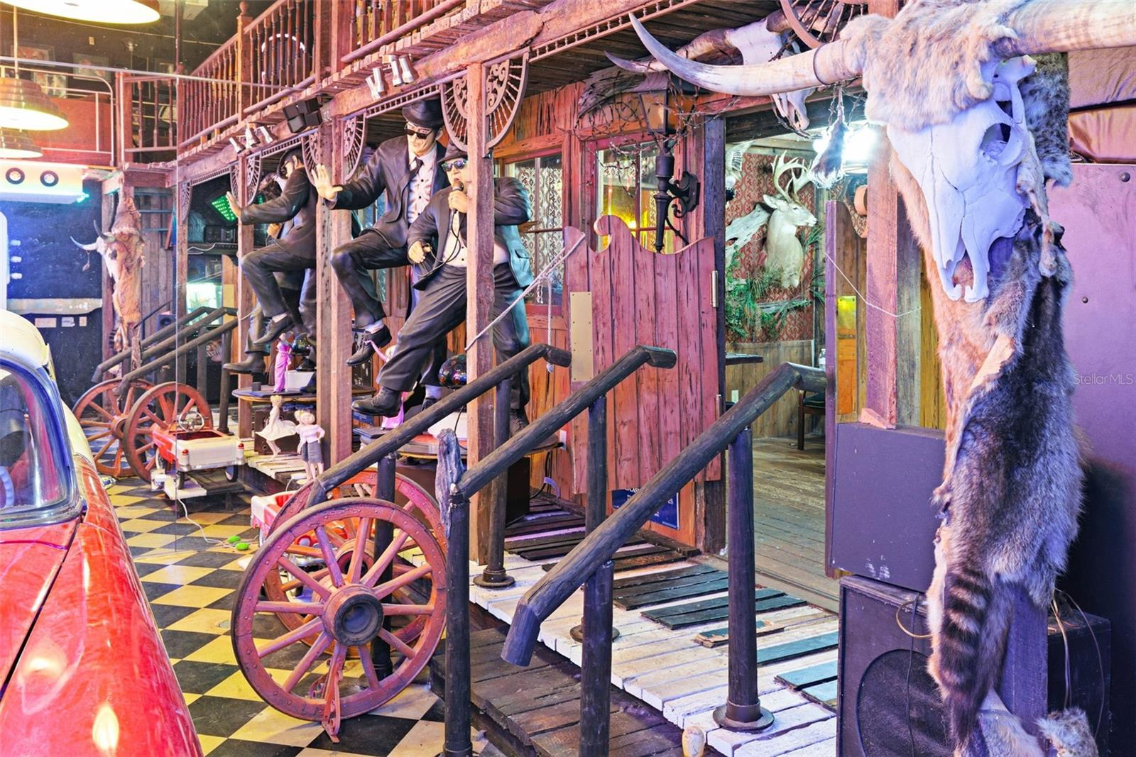 Listing photo id 14 for 7061 62nd Street N