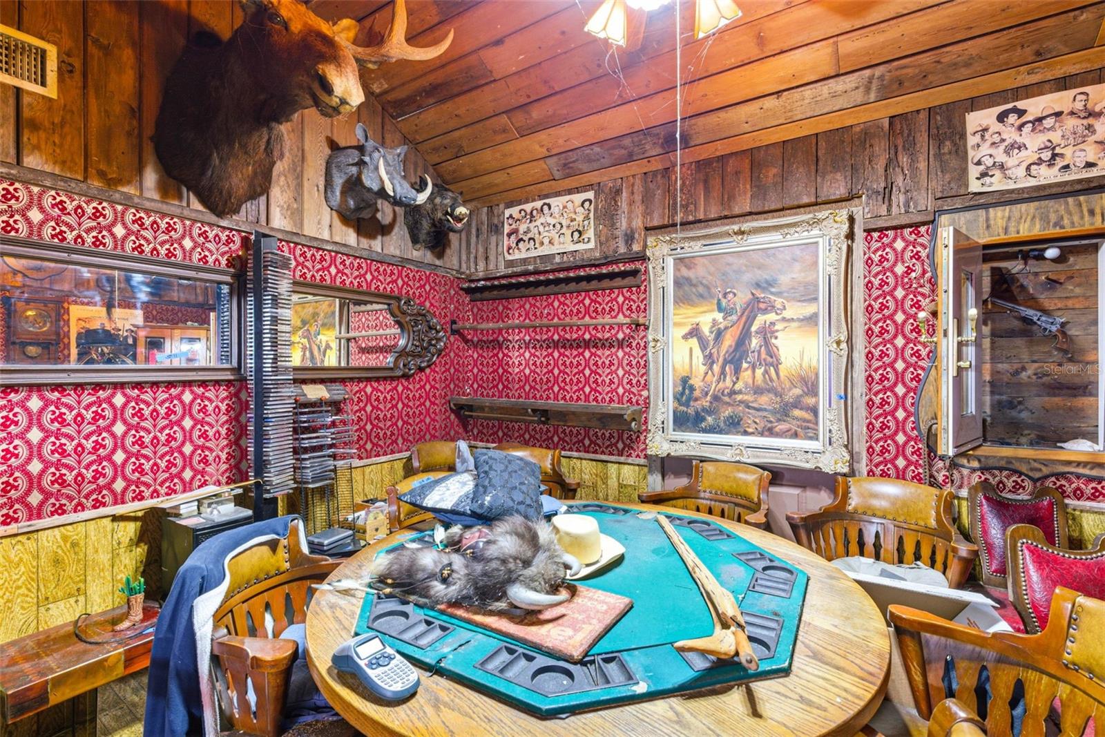 Listing photo id 15 for 7061 62nd Street N