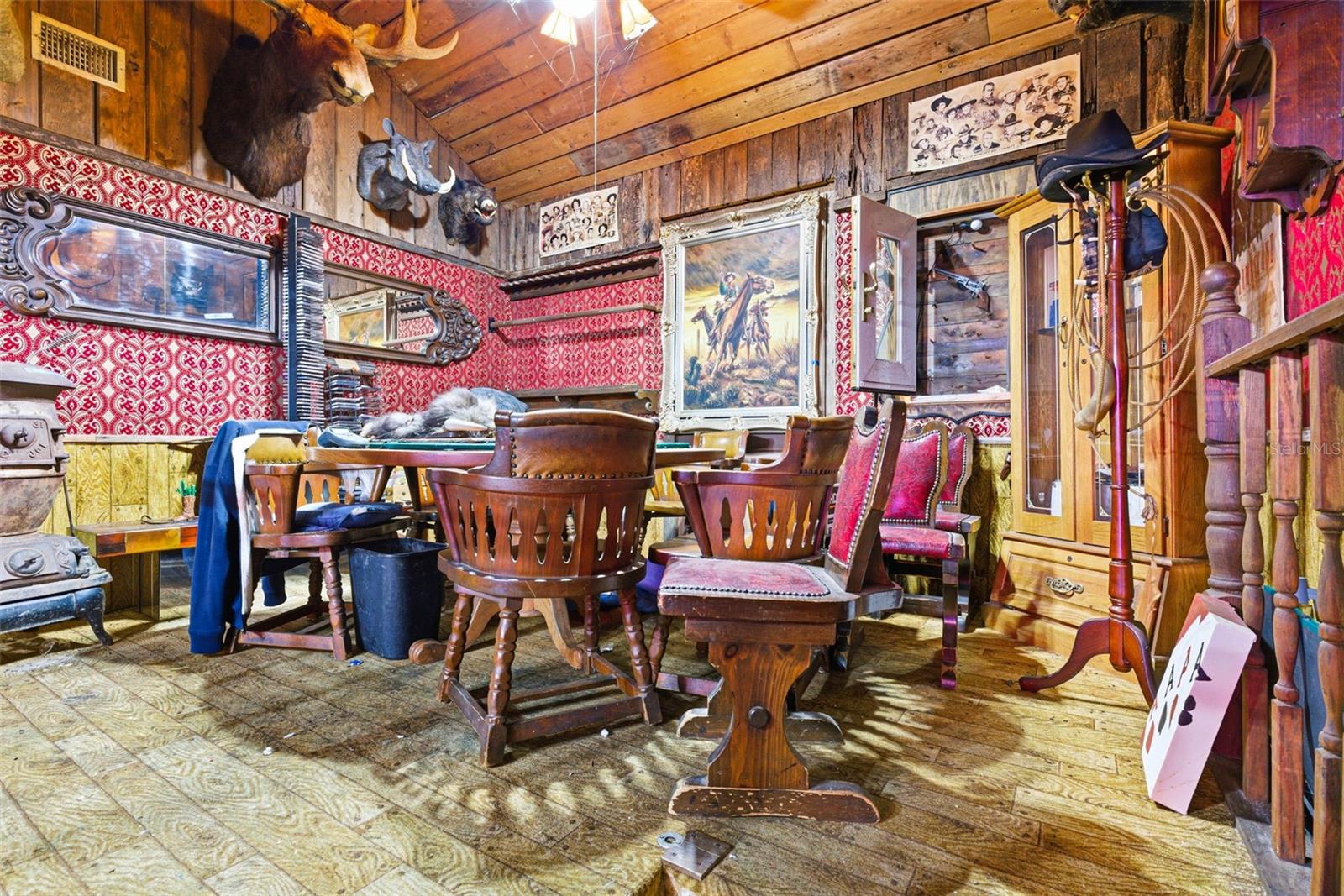 Listing photo id 21 for 7061 62nd Street N