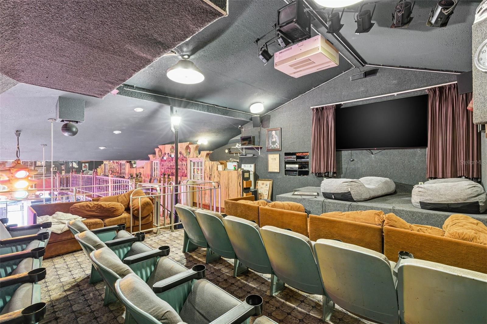 Listing photo id 24 for 7061 62nd Street N