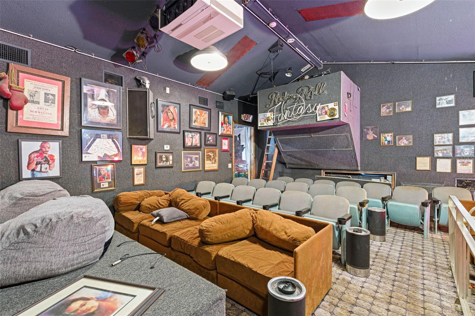 Listing photo id 25 for 7061 62nd Street N