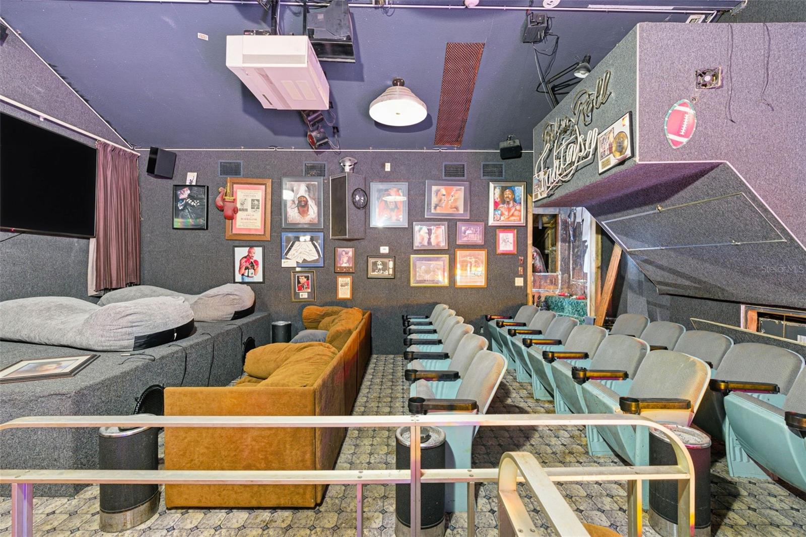 Listing photo id 26 for 7061 62nd Street N