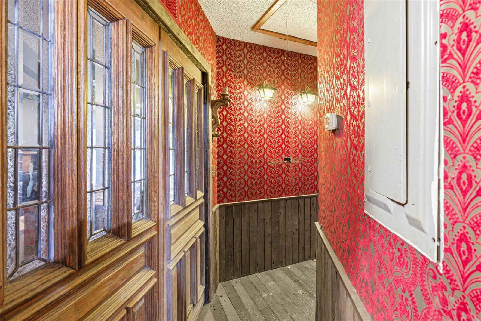 Listing photo id 27 for 7061 62nd Street N