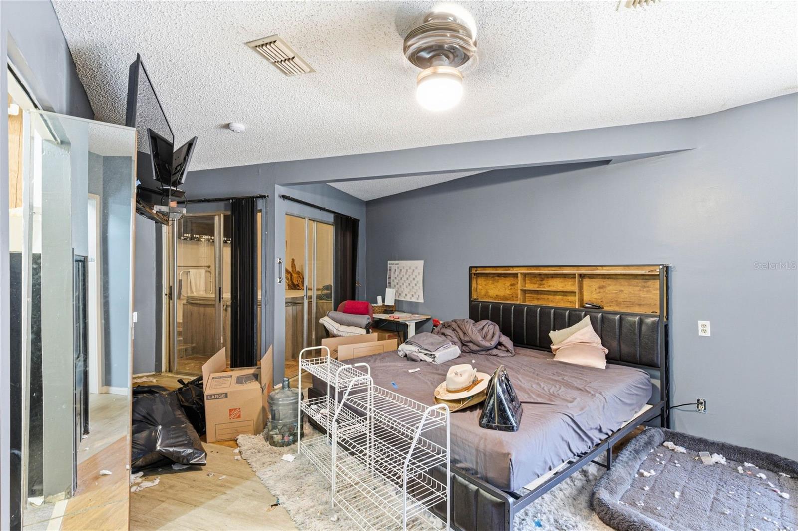 Listing photo id 29 for 7061 62nd Street N