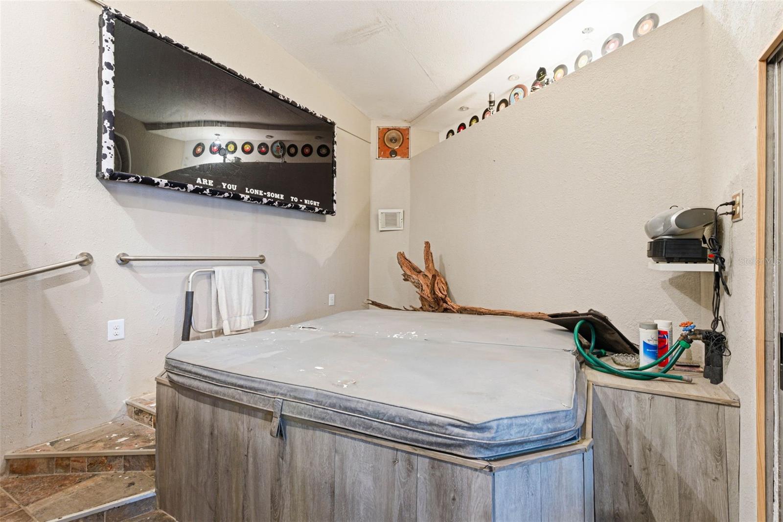 Listing photo id 30 for 7061 62nd Street N