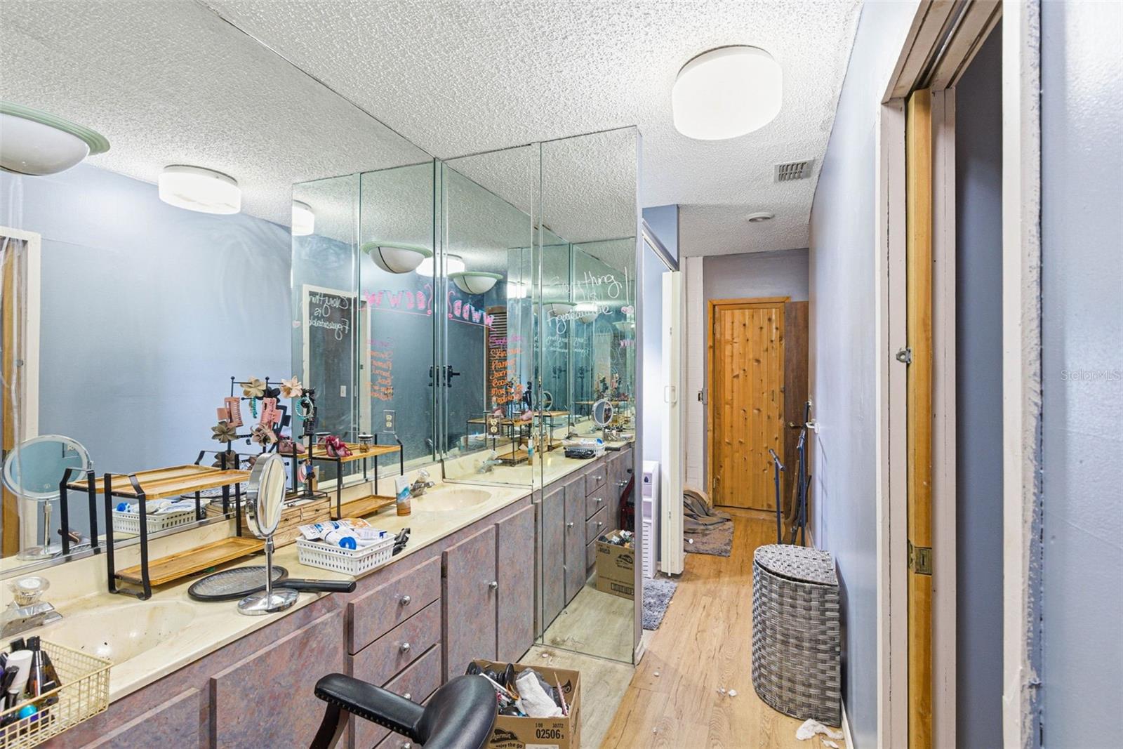 Listing photo id 32 for 7061 62nd Street N