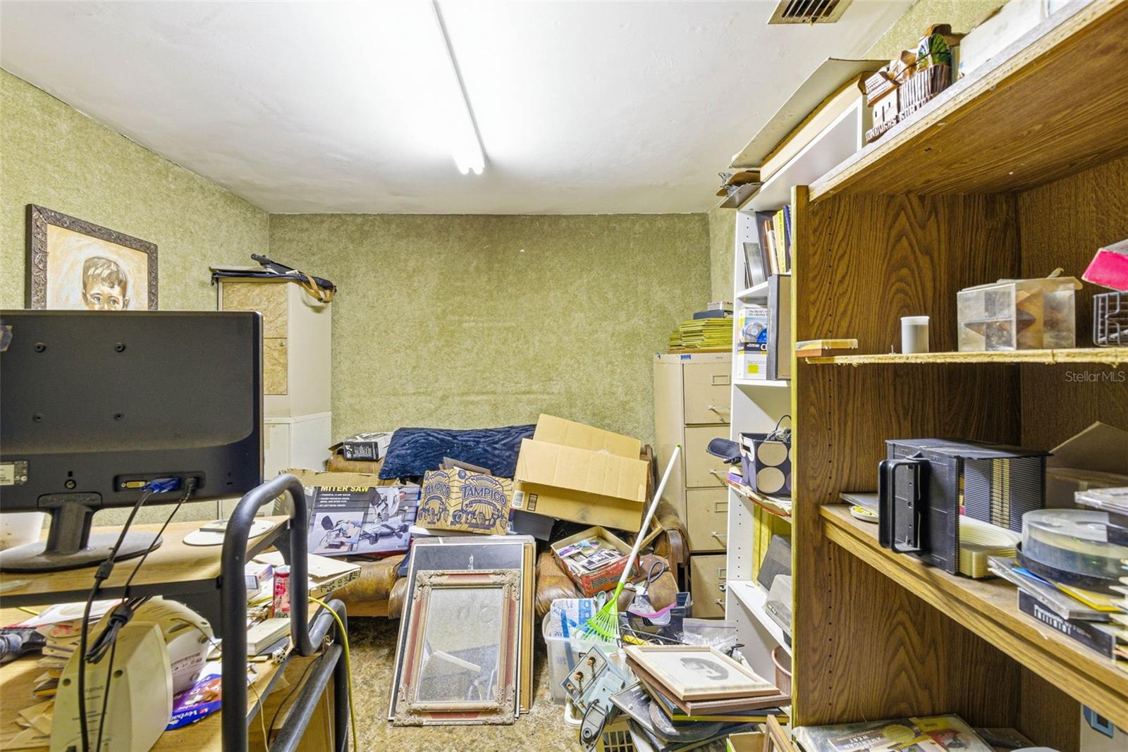 Listing photo id 33 for 7061 62nd Street N