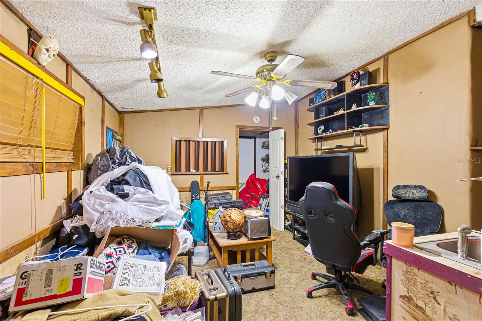 Listing photo id 34 for 7061 62nd Street N