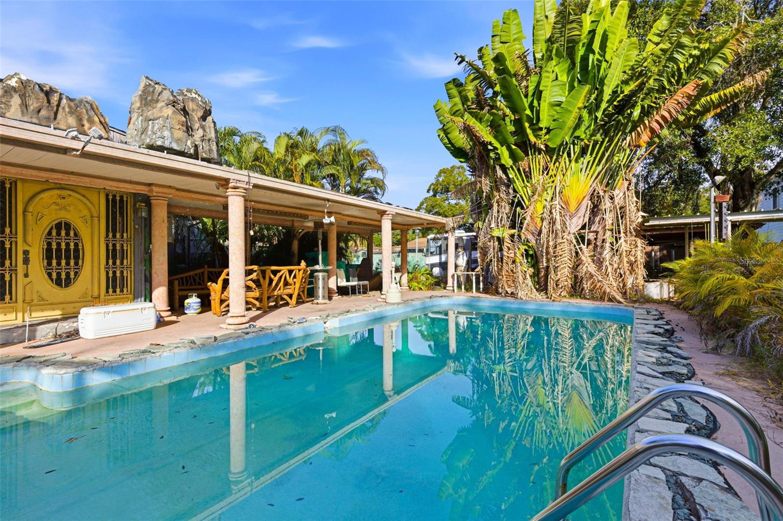 Listing photo id 37 for 7061 62nd Street N