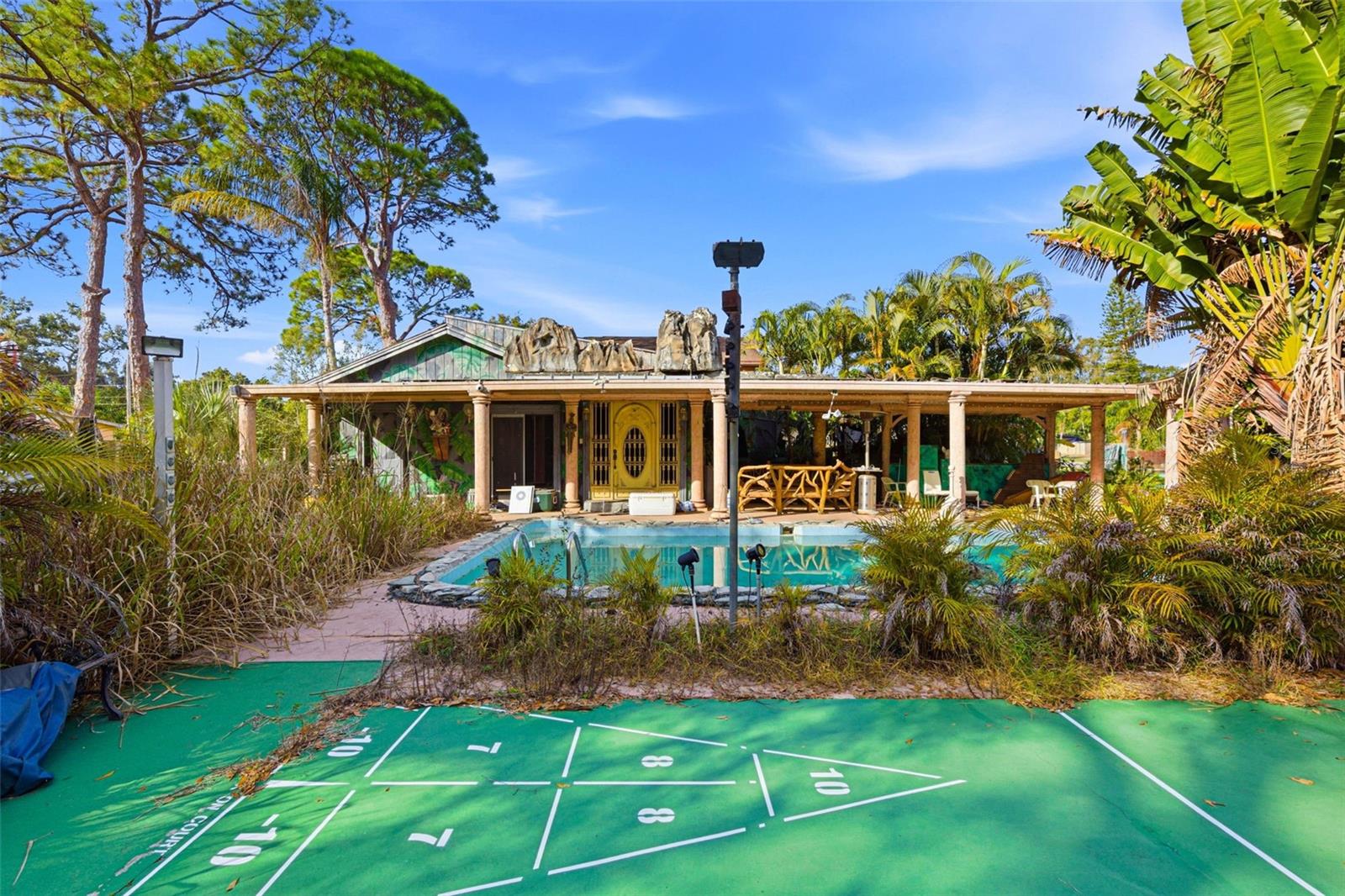 Listing photo id 38 for 7061 62nd Street N