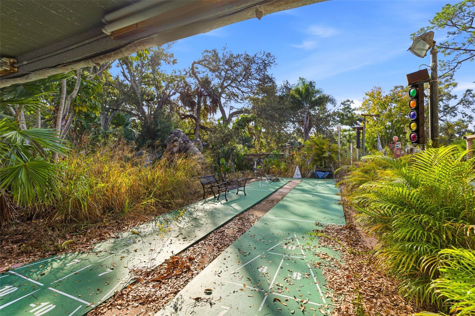 Listing photo id 40 for 7061 62nd Street N