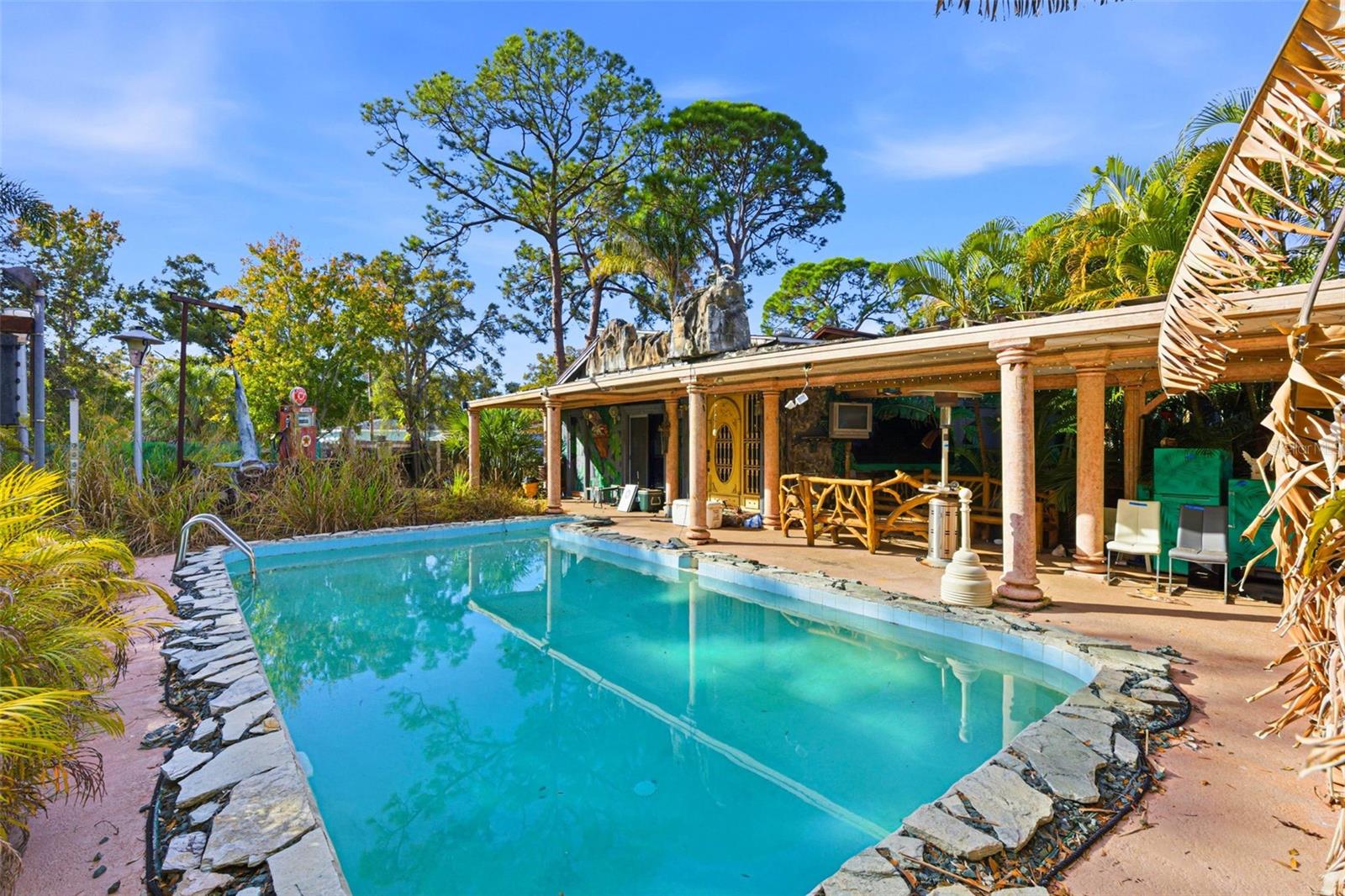 Listing photo id 41 for 7061 62nd Street N