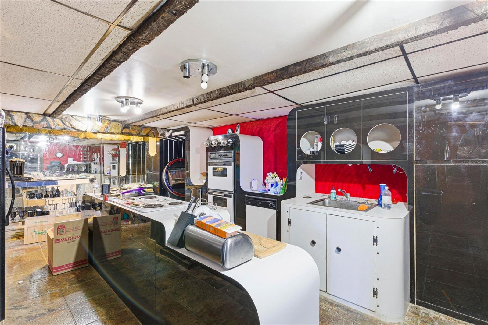 Listing photo id 7 for 7061 62nd Street N