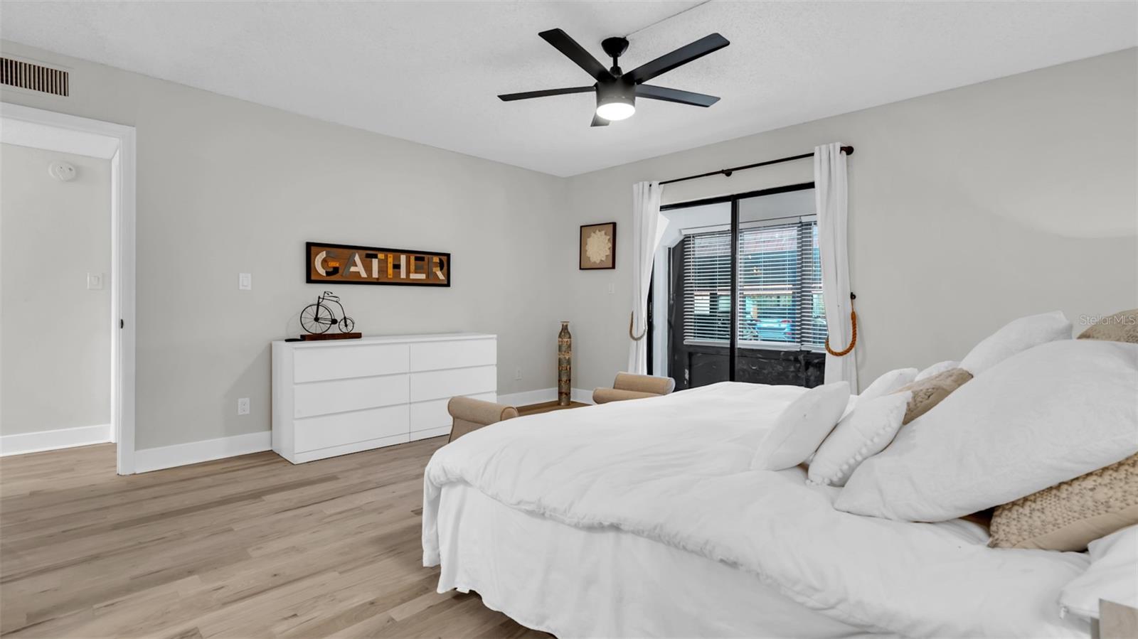 Image 17 of 39 For 10192 Seminole Island Drive