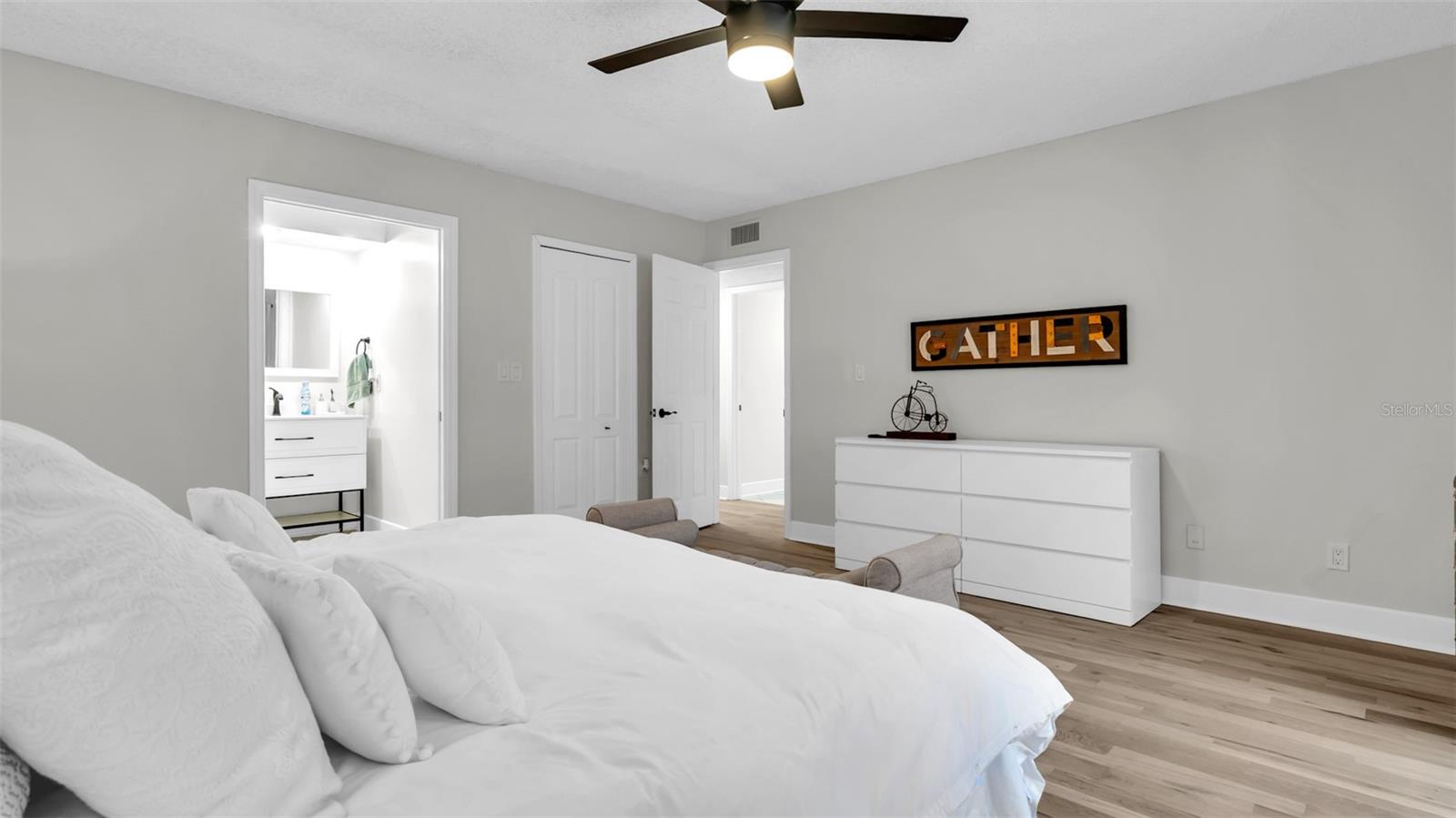 Image 18 of 39 For 10192 Seminole Island Drive