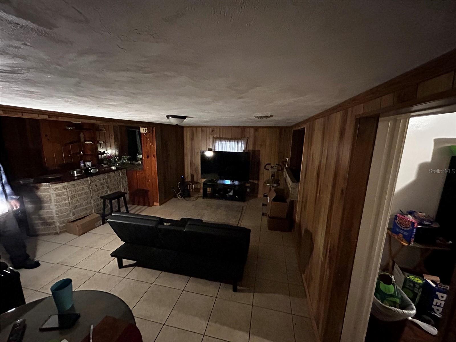 Image 18 of 54 For 415 Model Street