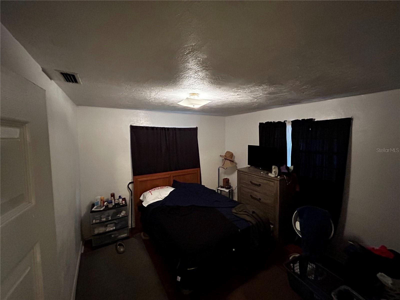 Image 21 of 54 For 415 Model Street