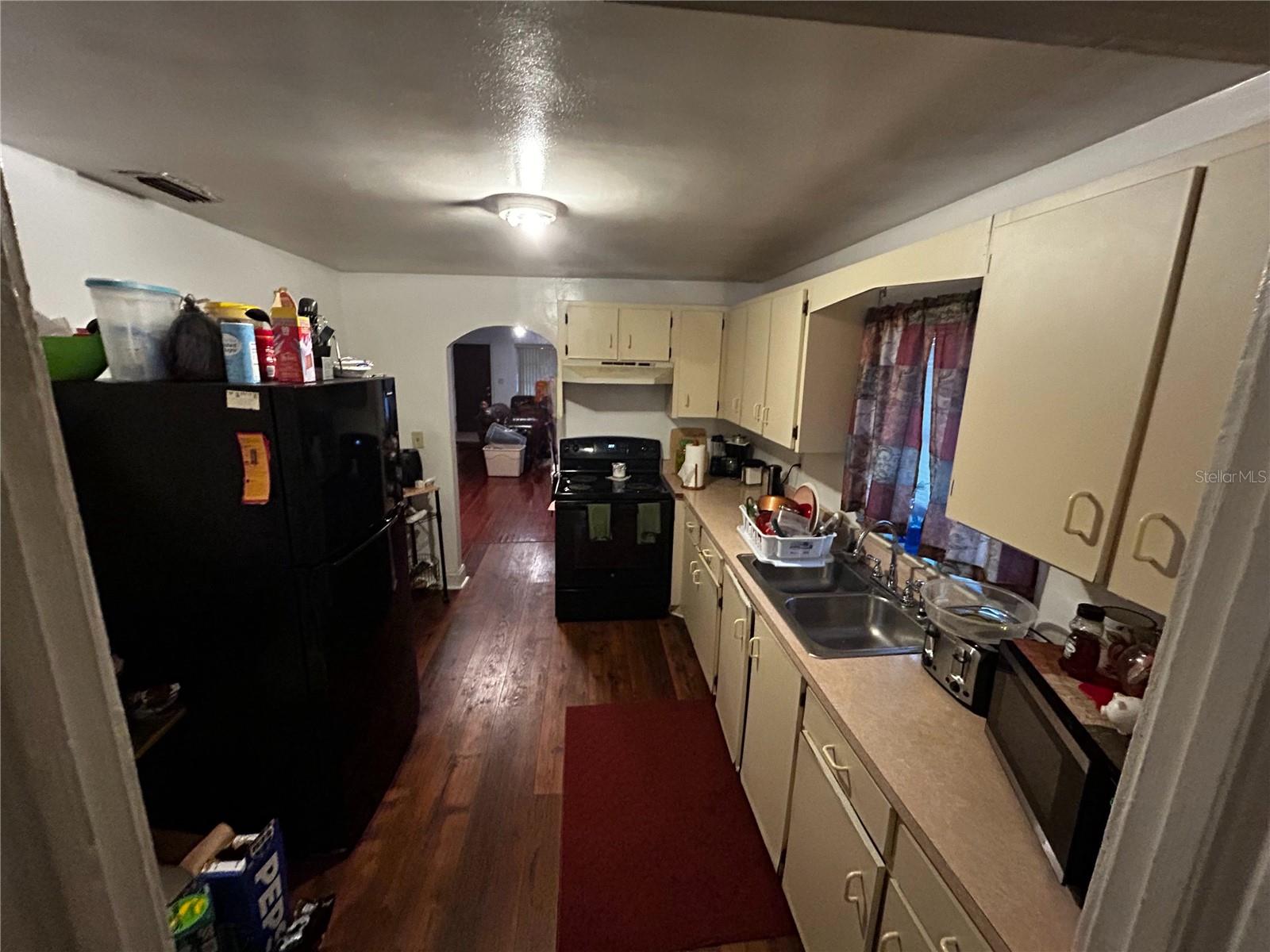 Image 3 of 54 For 415 Model Street