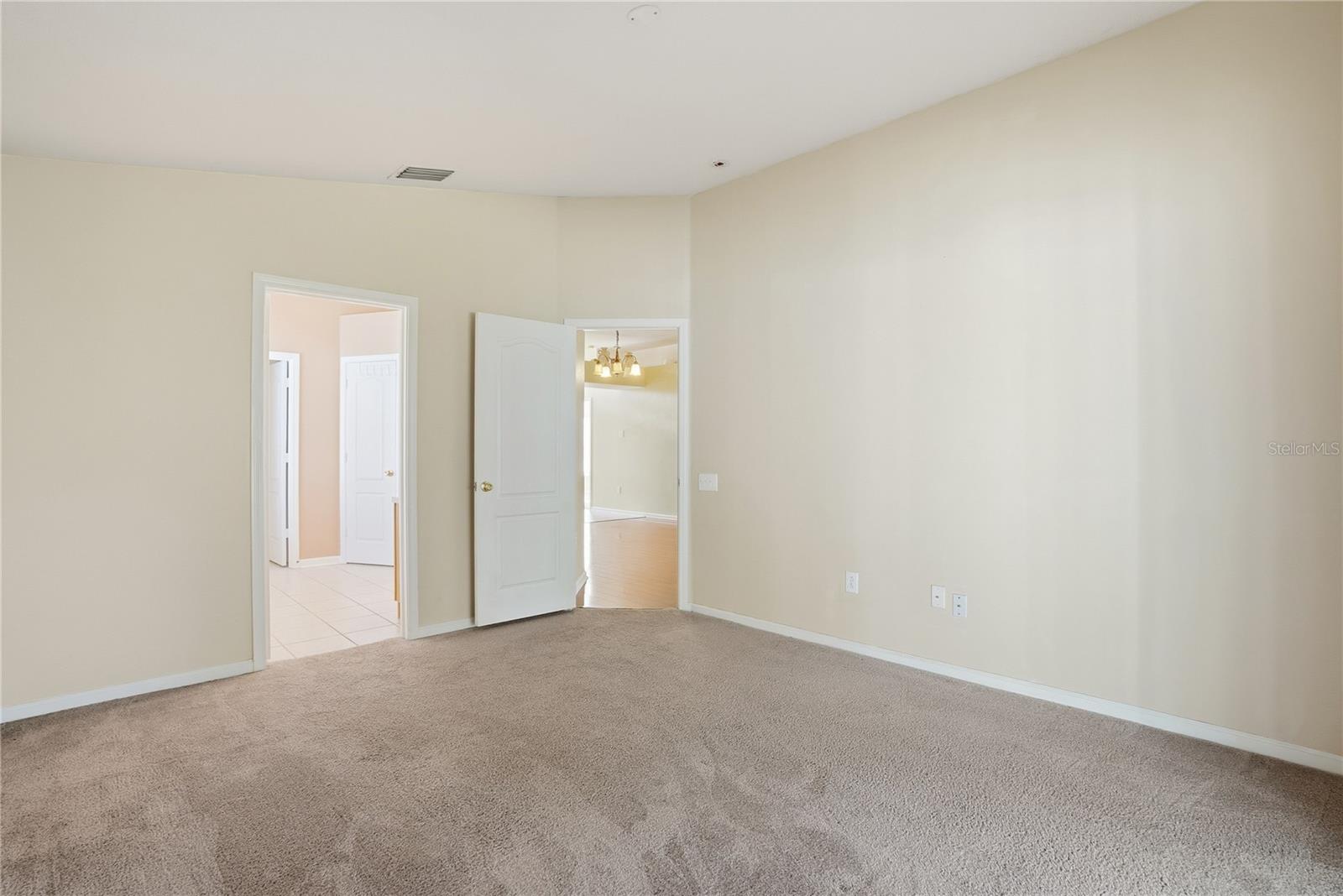 Image 11 of 23 For 30525 Lanesborough Circle