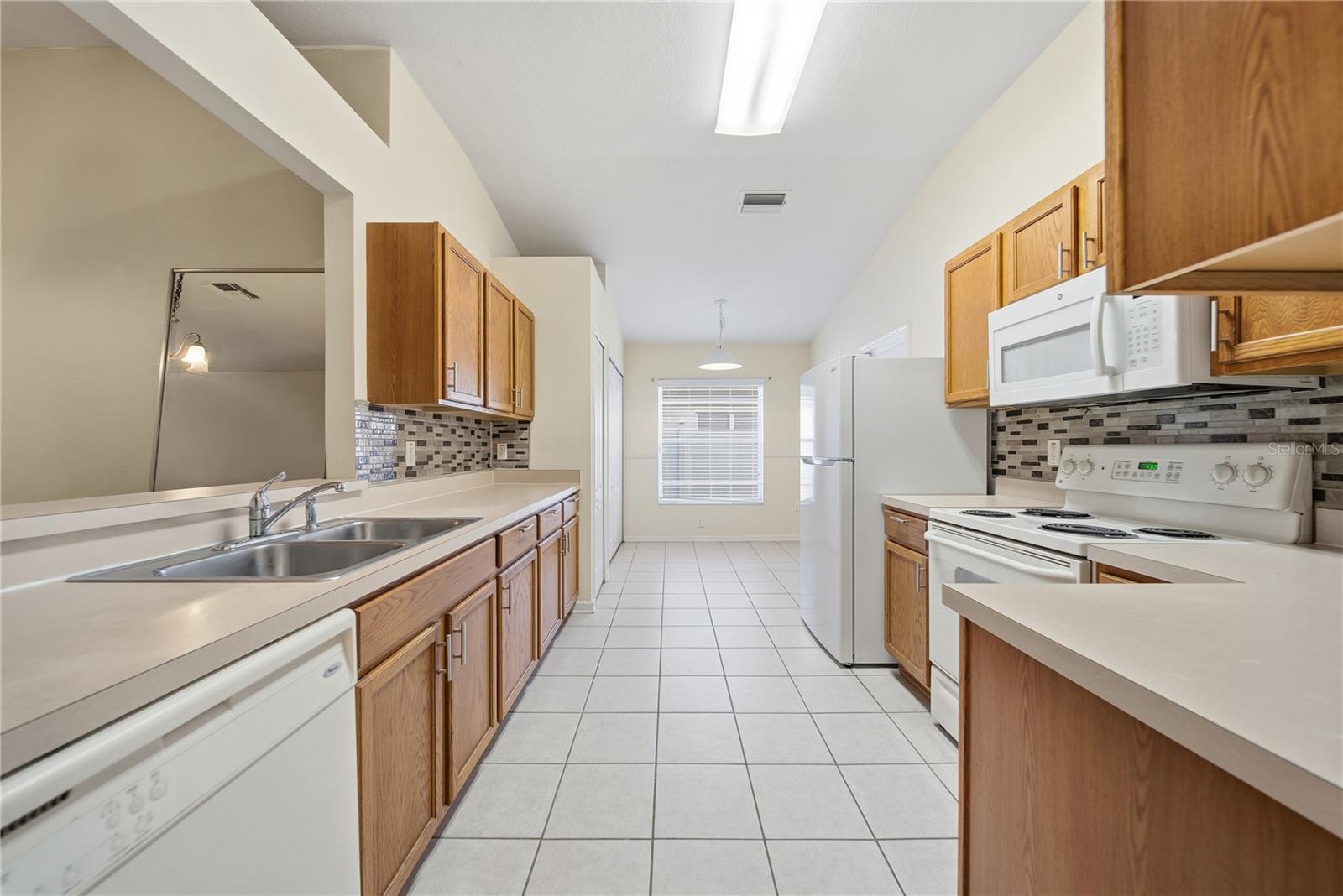 Image 6 of 23 For 30525 Lanesborough Circle