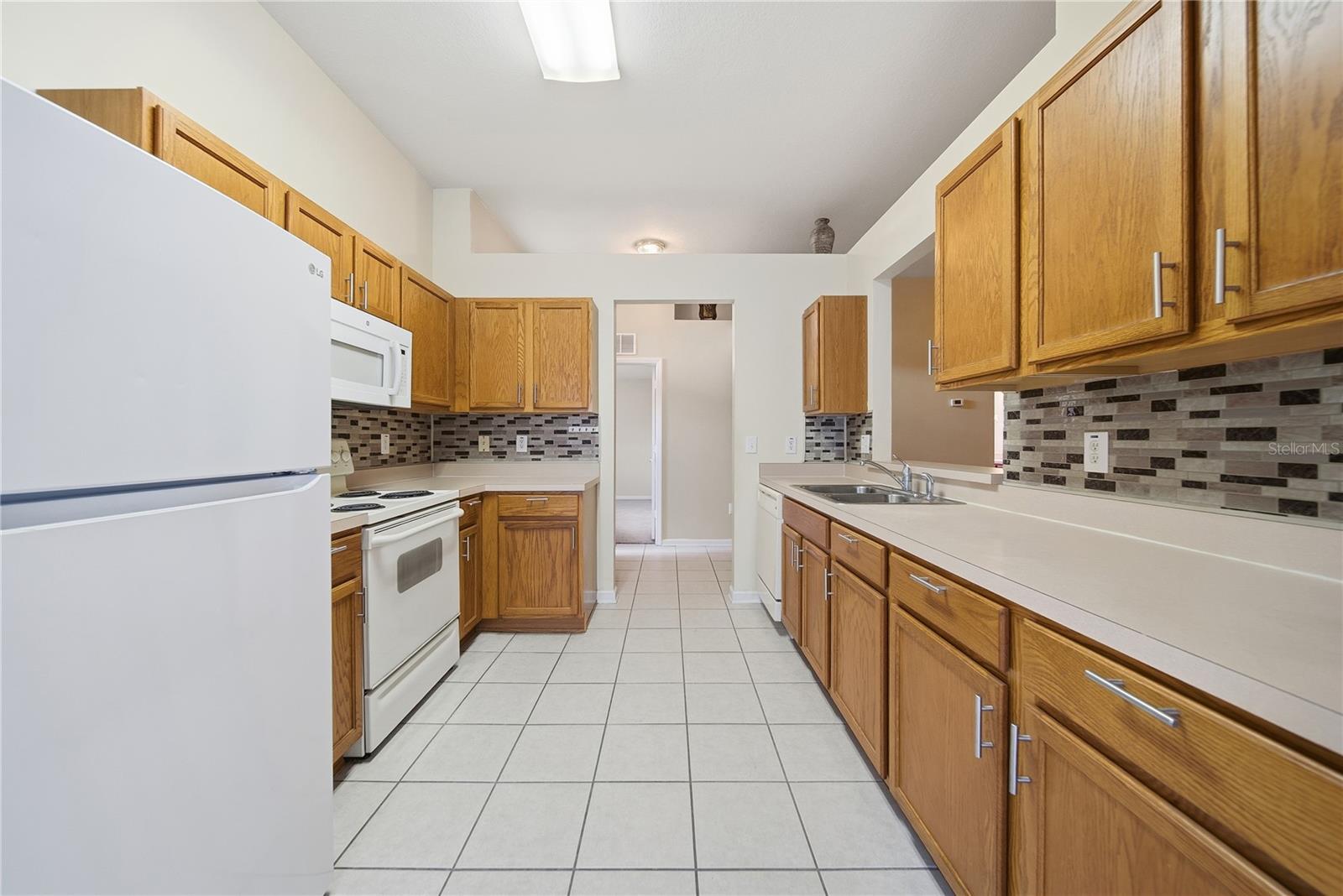 Image 7 of 23 For 30525 Lanesborough Circle