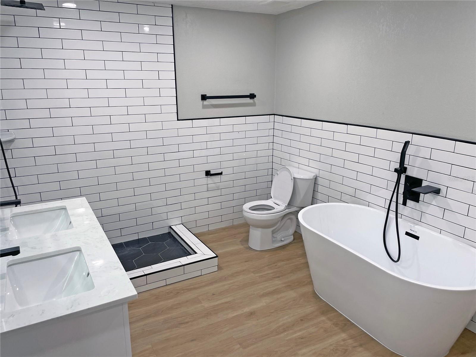 Image 12 of 13 For 4326 Clark Avenue