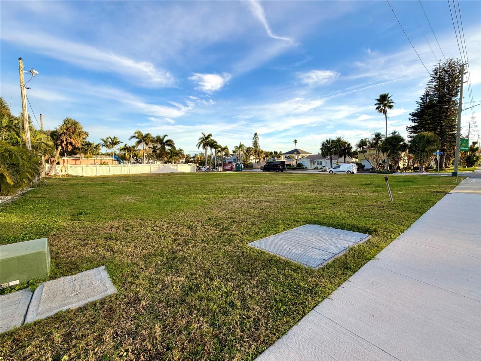 Image 10 of 20 For  4th Street  