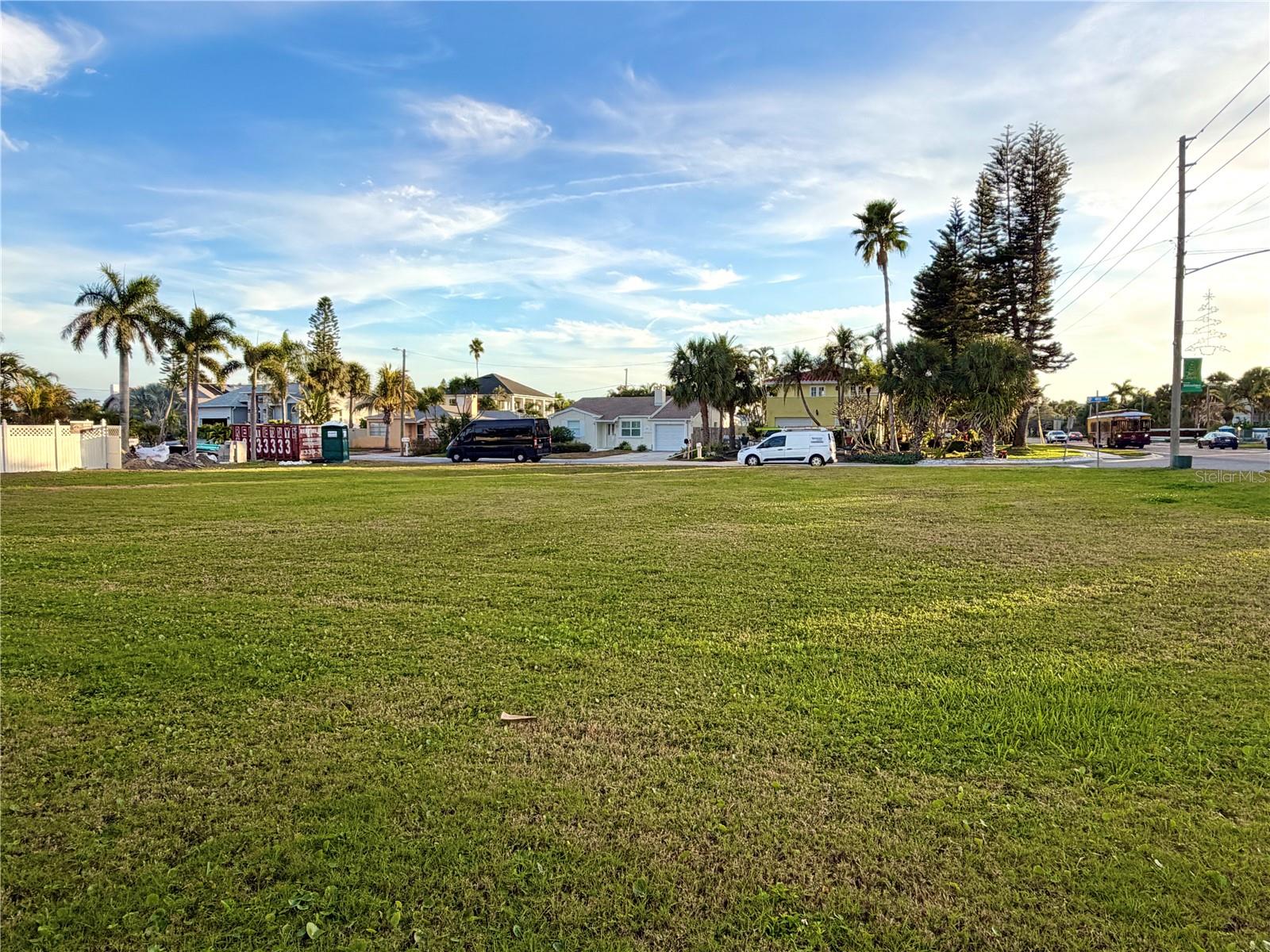 Image 11 of 20 For  4th Street  